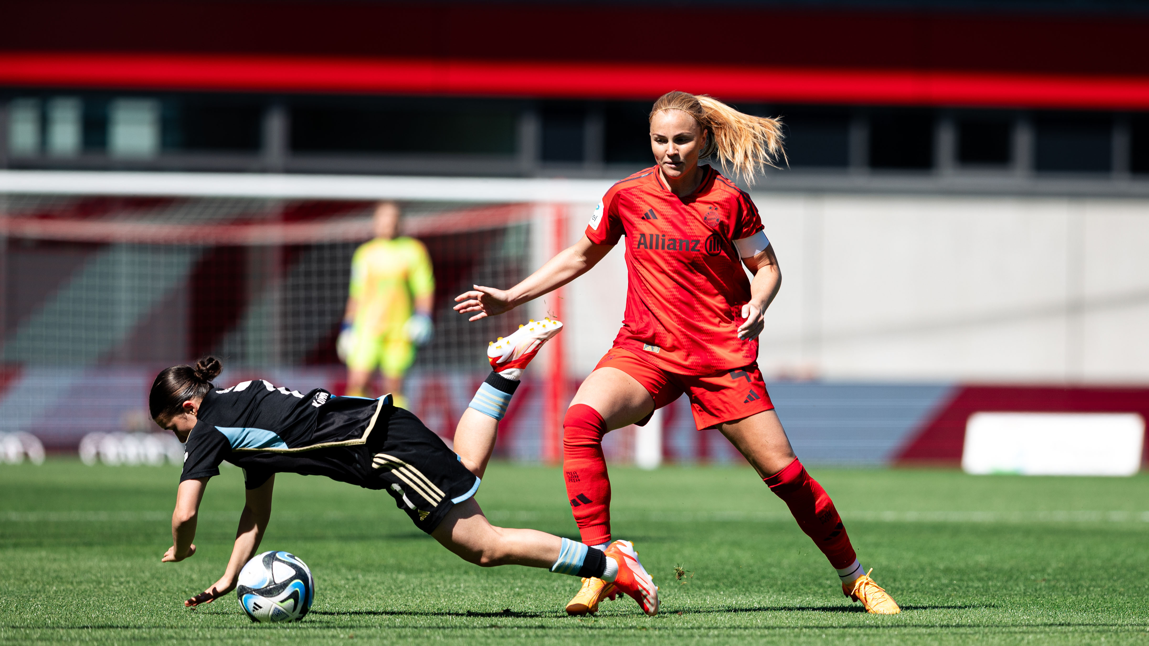 Glódís Viggósdóttir von den FC Bayern Frauen im Spiel gegen Nürberg.