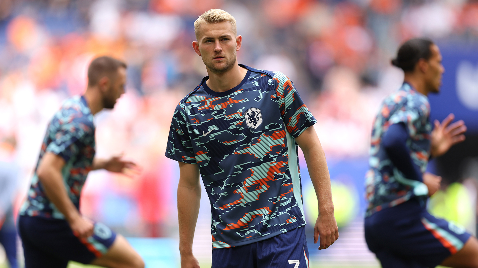 Matthijs de Ligt beim Aufwärmen vor dem Auftaktmatch der Niederländer gegen Polen in Hamburg.