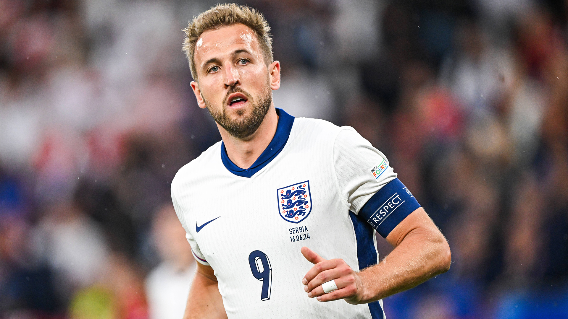 Nahaufnahme von Harry Kane im EM-Auftaktspiel der englischen Nationalmannschaft gegen Serbien