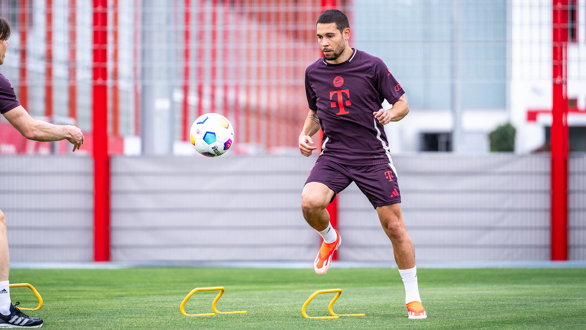 Raphaël Guerreiro im Training an der Säbener Straße.