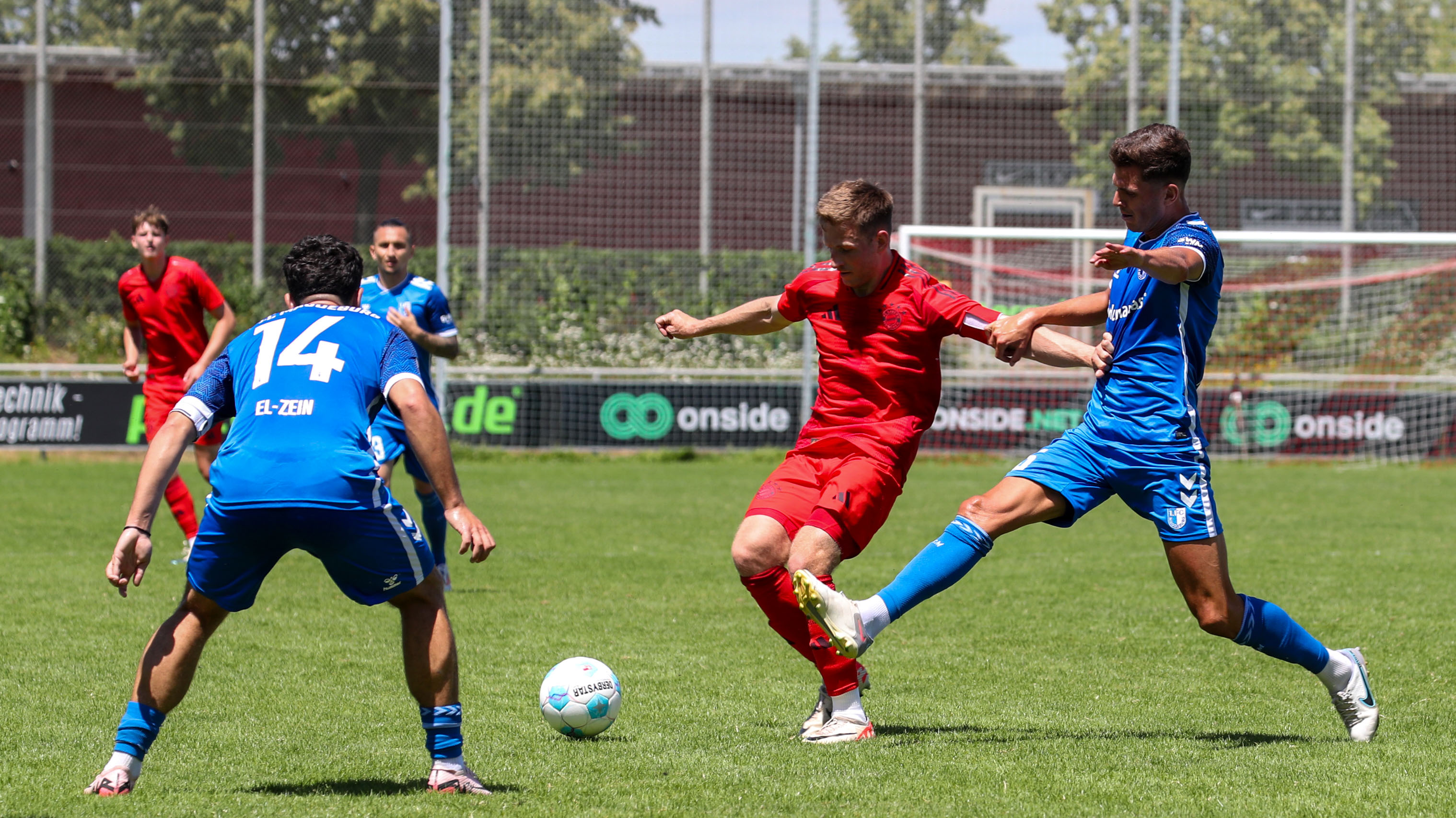 Timo Kern im Spiel gegen den 1. FC Magdeburg.