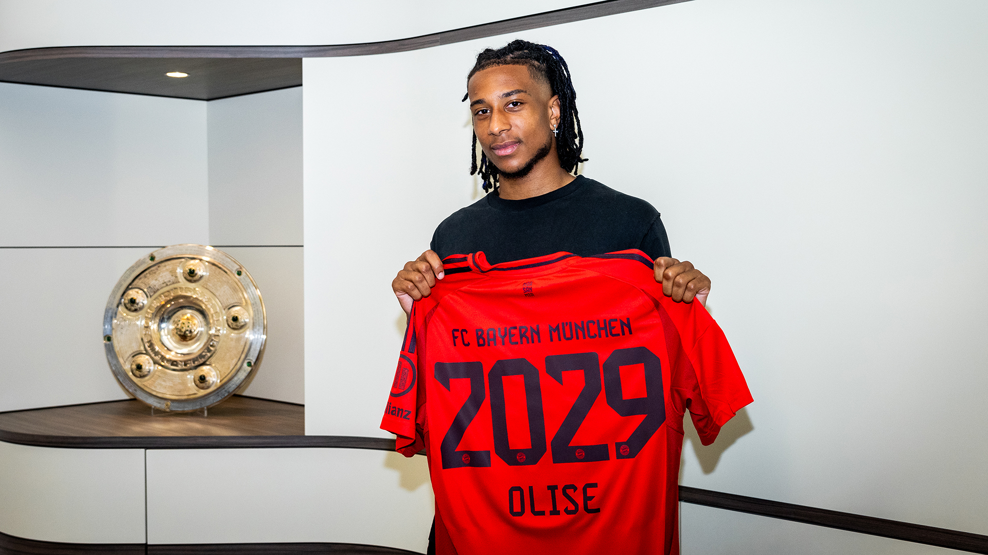 Michael Olise FC Bayern