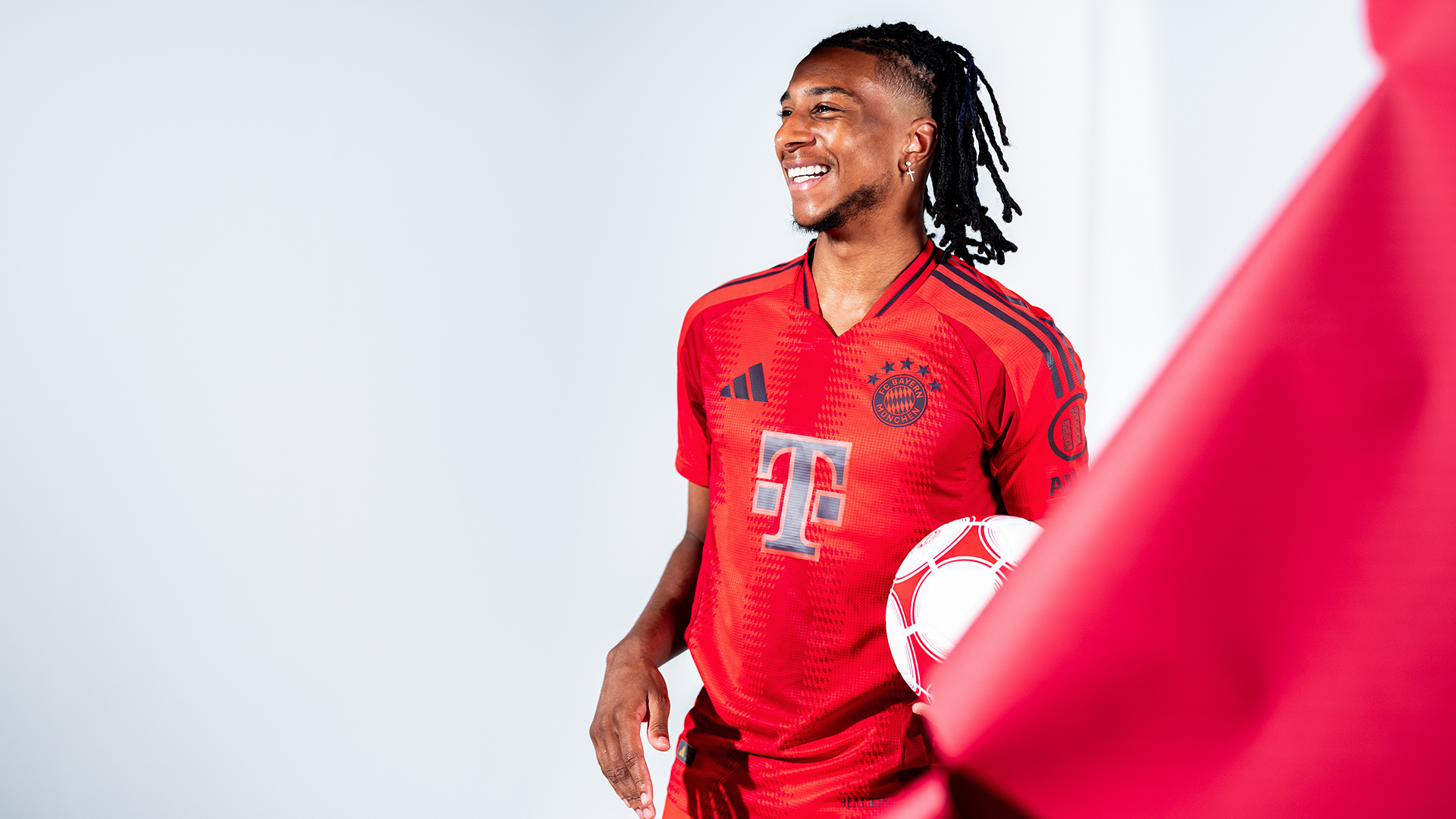 Michael Olise FC Bayern