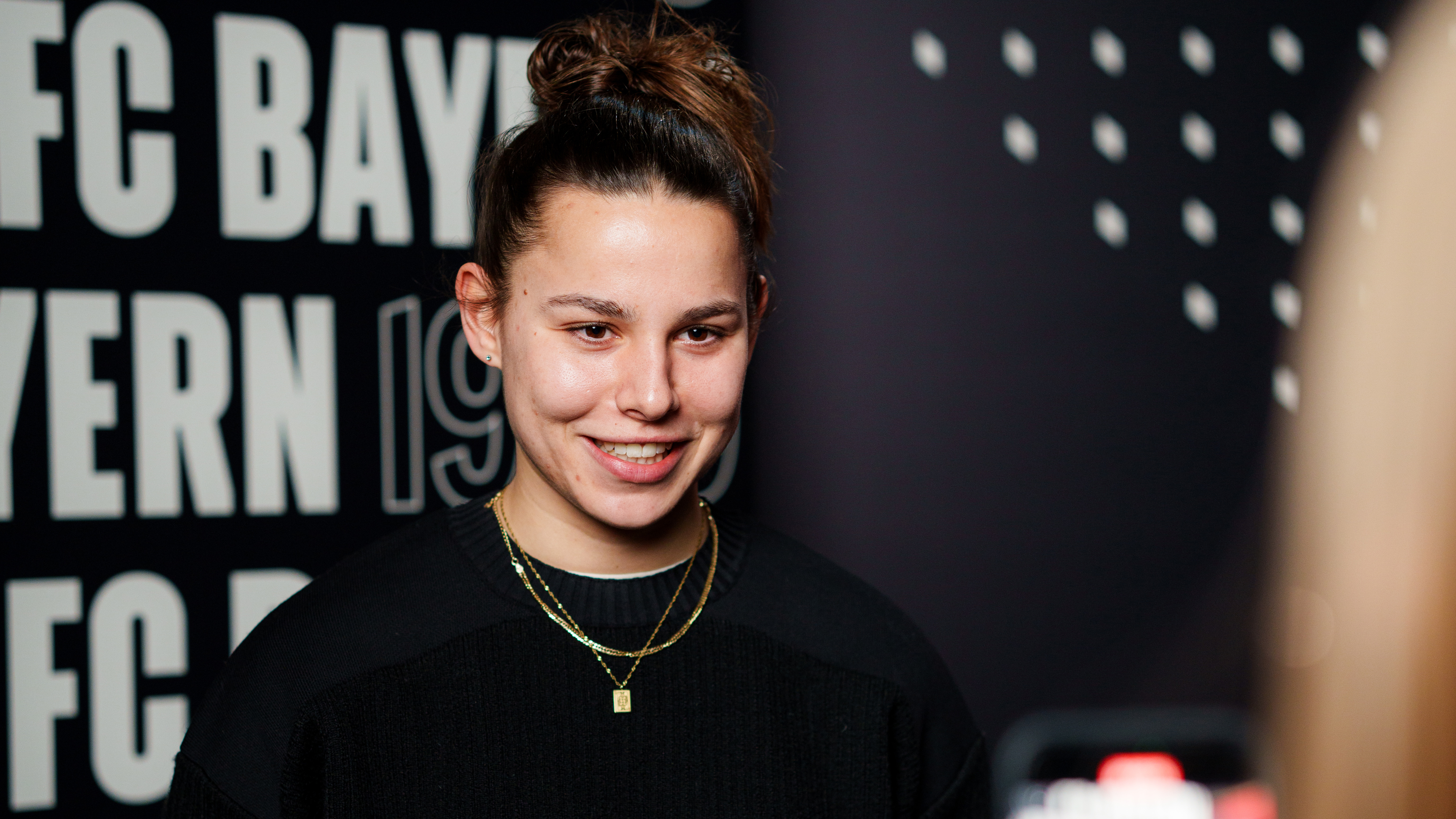 Photos of Lena Oberdorf signing her contract with FC Bayern