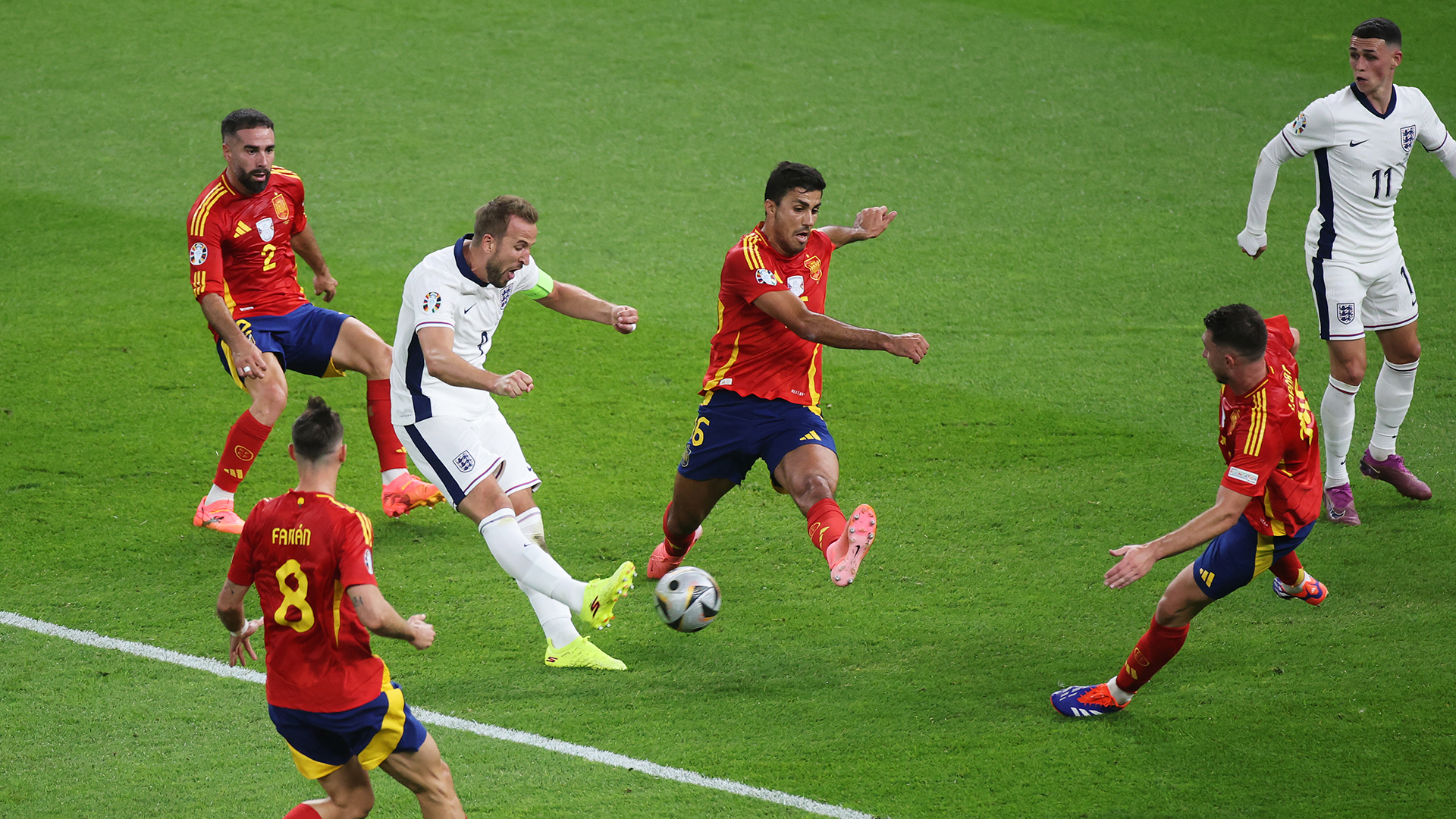 Un intento de disparo de Harry Kane en el minuto 45 fue bloqueado por Rodri.