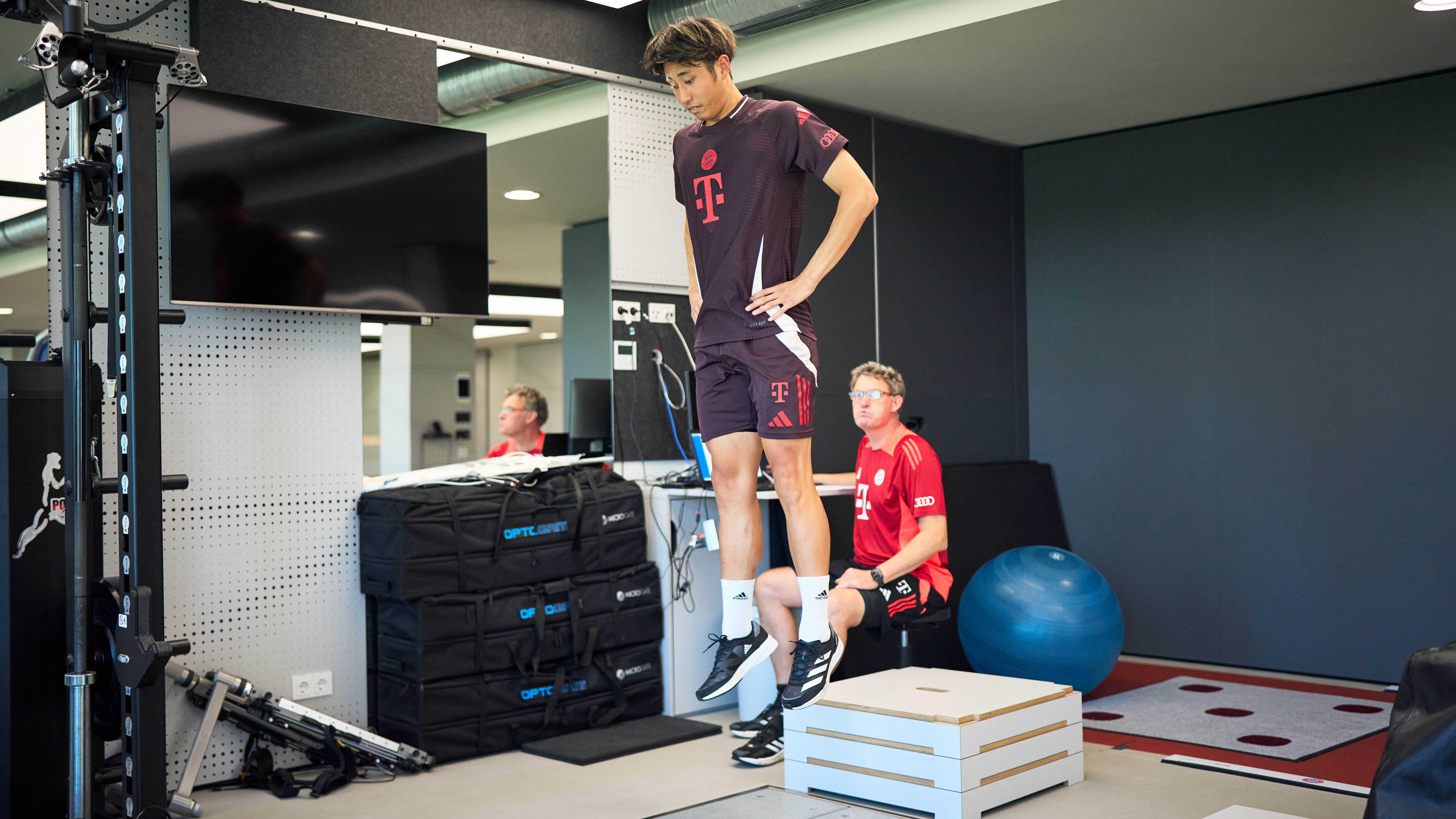 Ito kicked off the week with the obligatory performance tests at Säbener Straße.