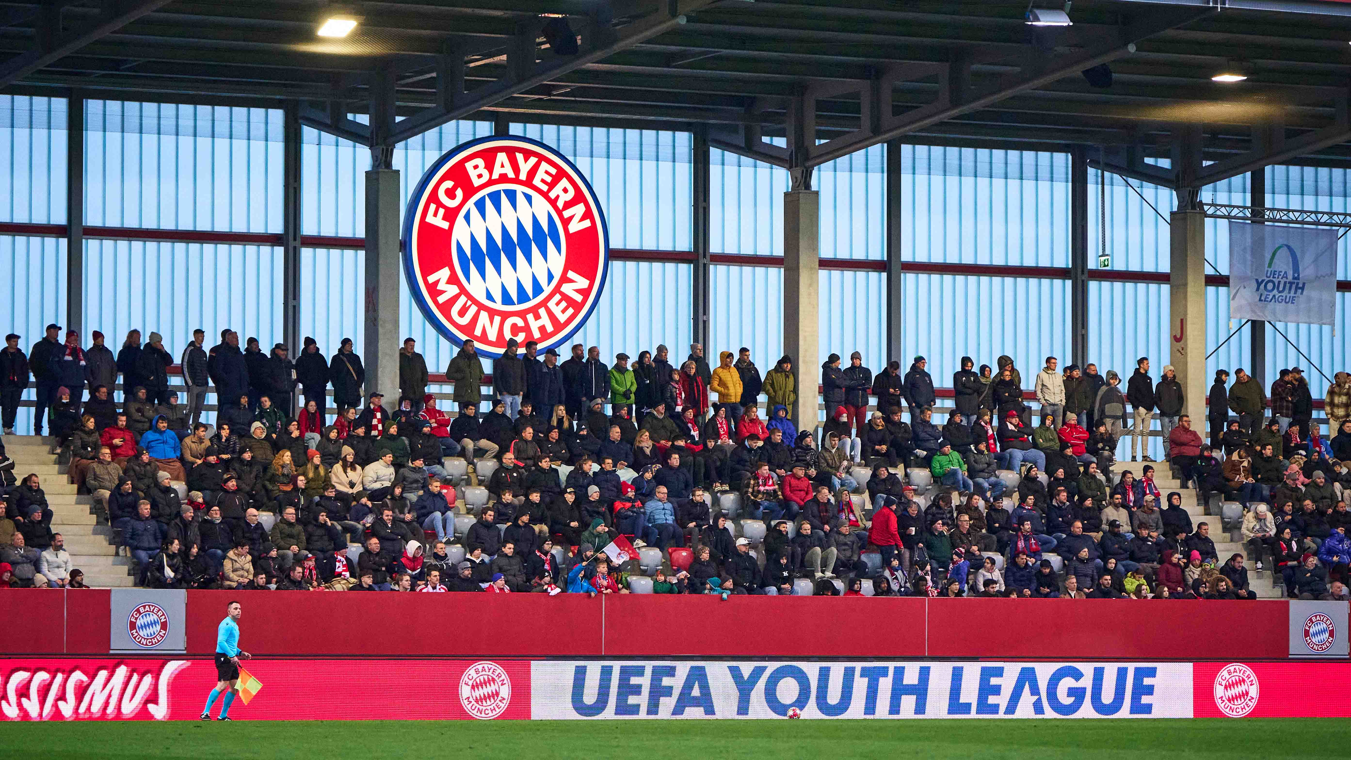 Die Spielstätte am FC Bayern Campus - Austragungsort für die Heimspiele der FCB-U19