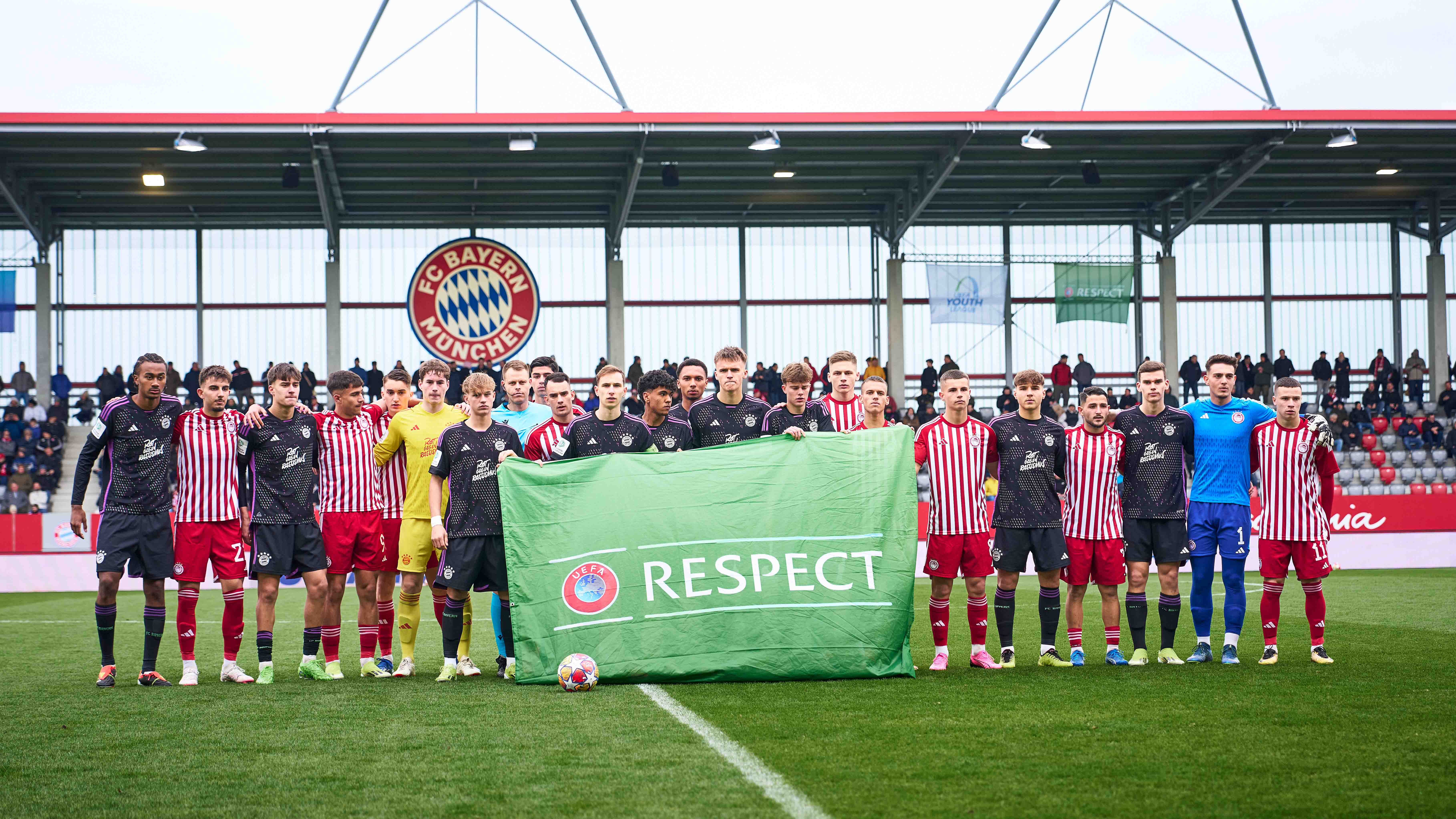 FC Bayern U19 gegen Olympiakos Piräus