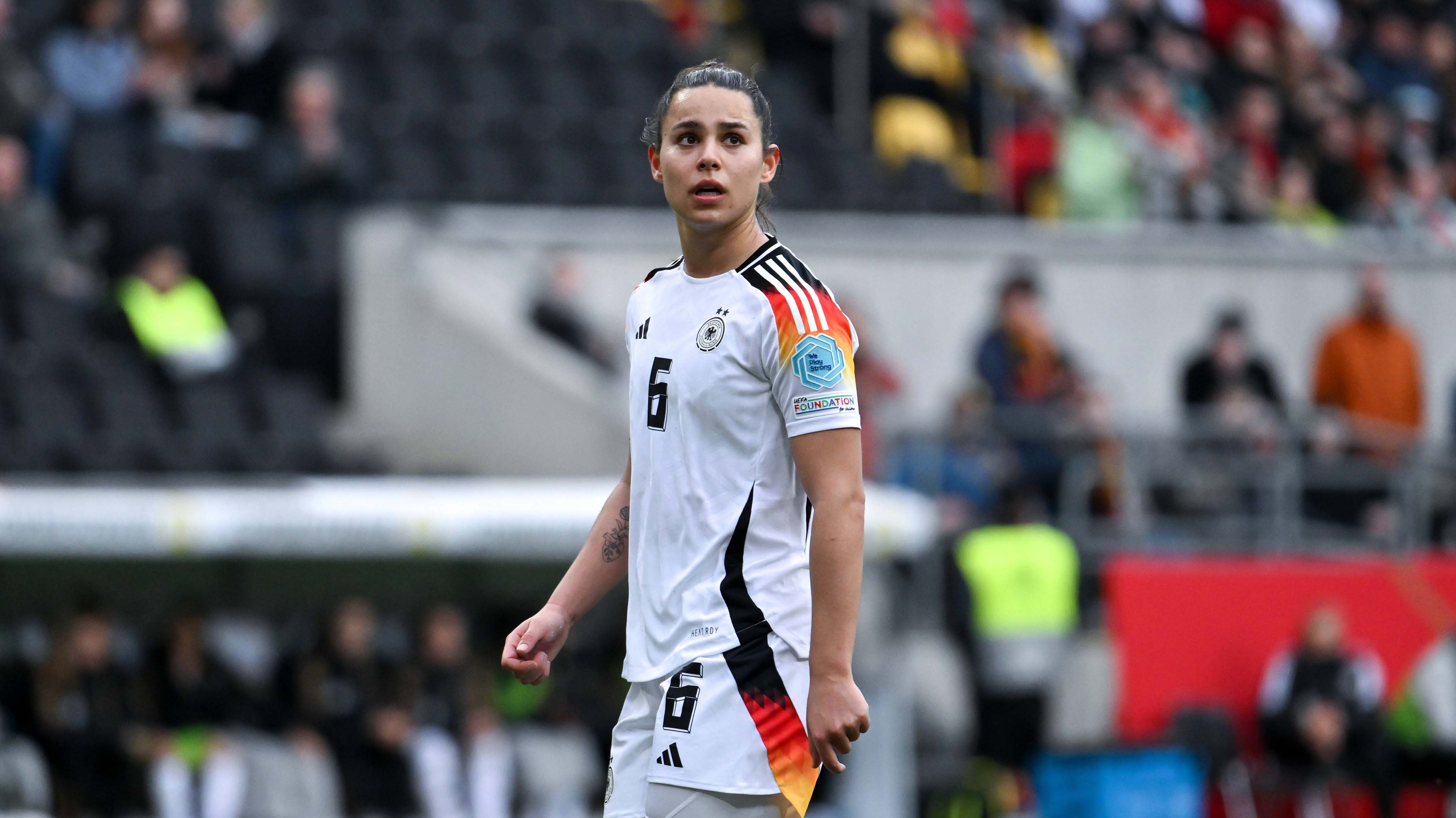 Lena Oberdorf von den FC Bayern Frauen im Spiel für Deutschland