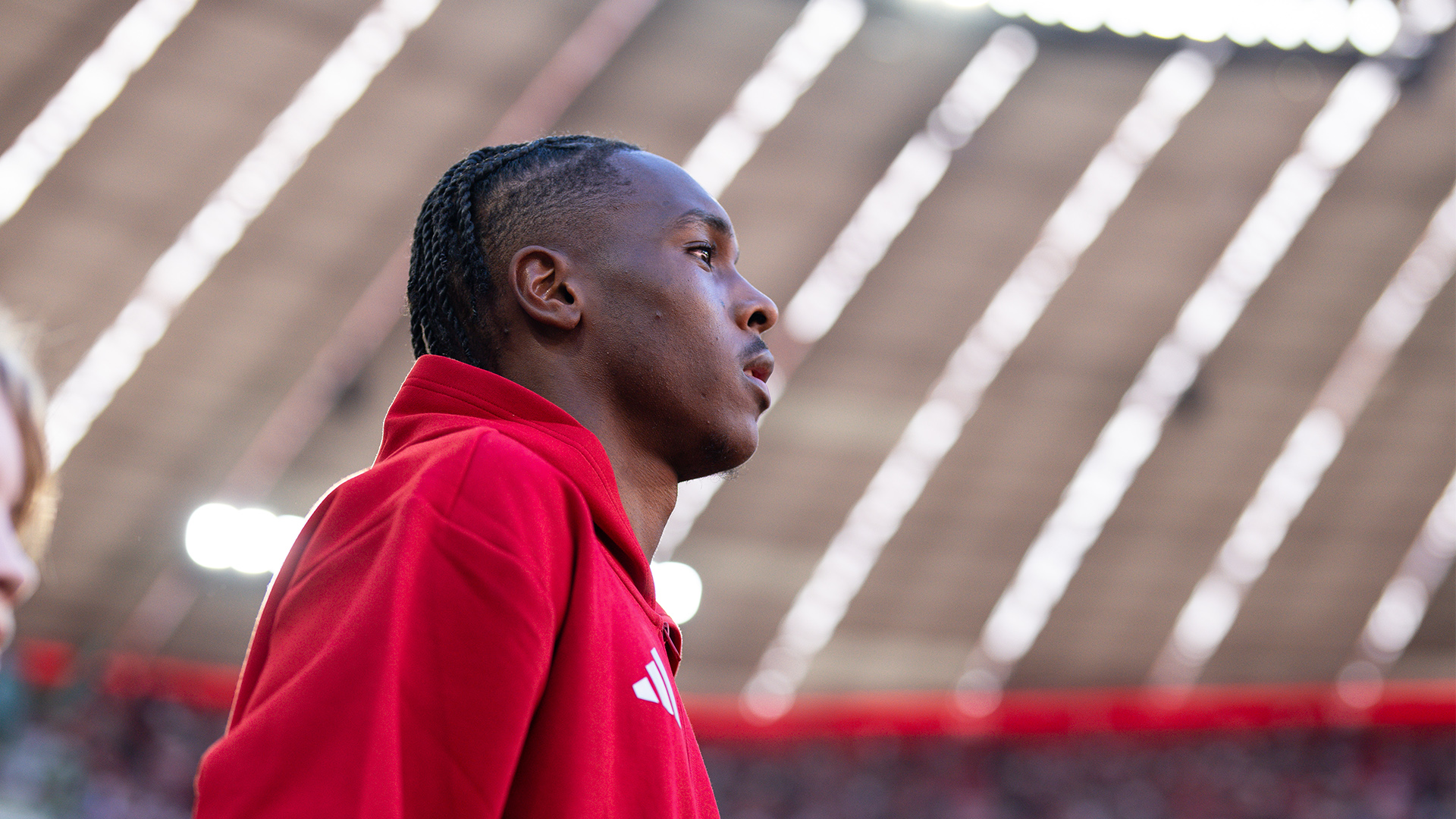 FC Bayern-Profi Mathys Tel betritt die Allianz Arena