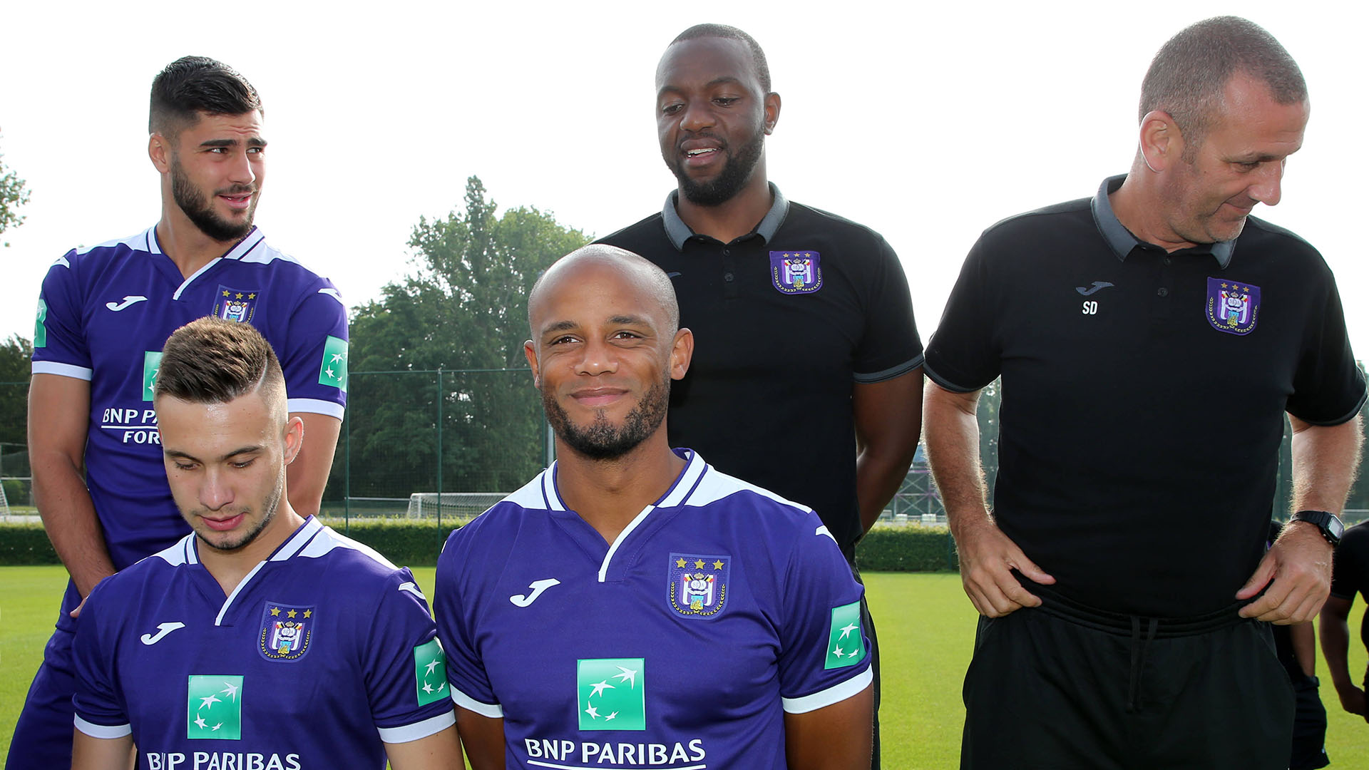 Floribert N'Galula, Vincent Kompany und andere auf dem Mannschaftsfoto des RSC Anderlecht vor der Saison 2019/20