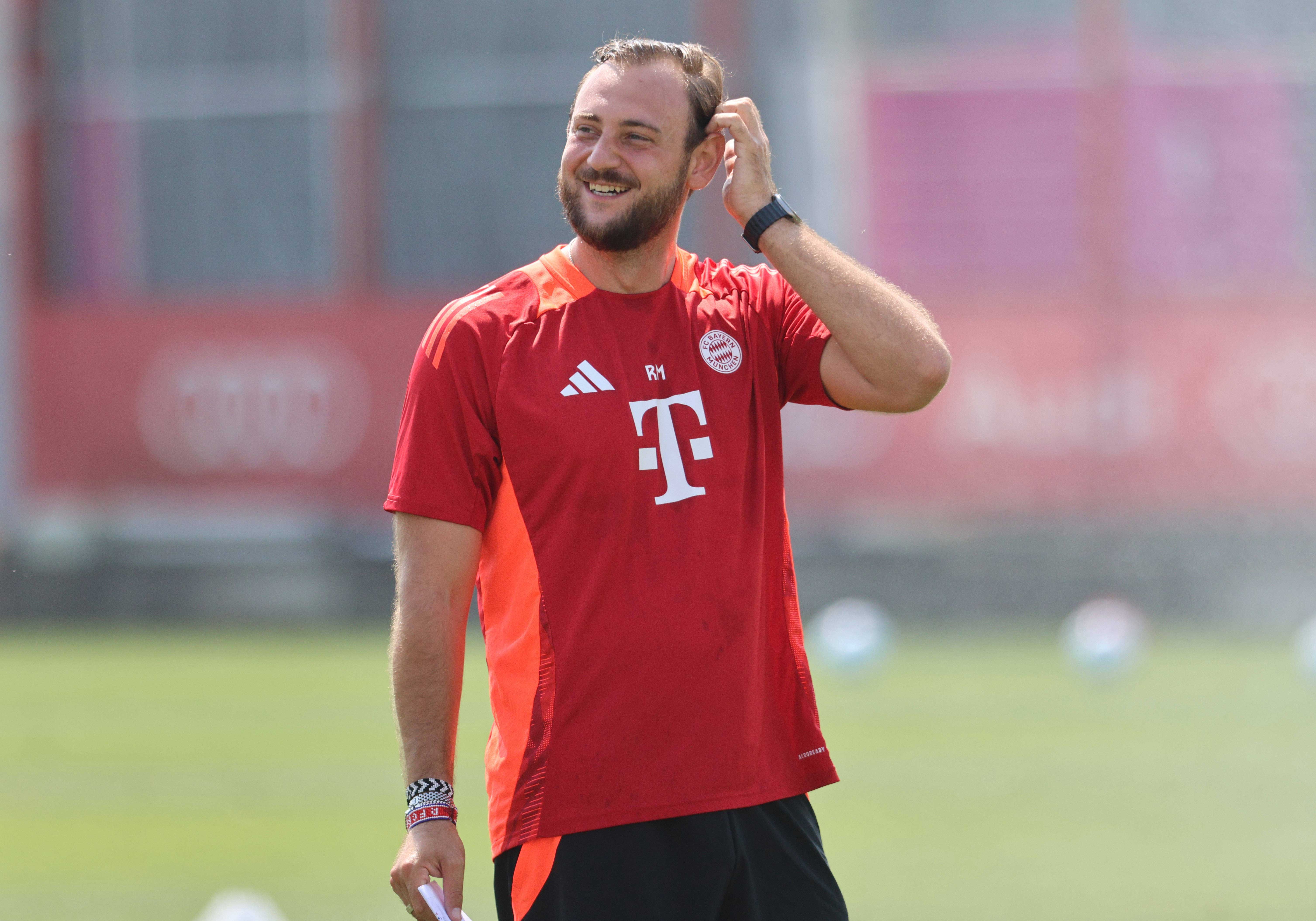 Rene Maric lacht im Training des FC Bayern