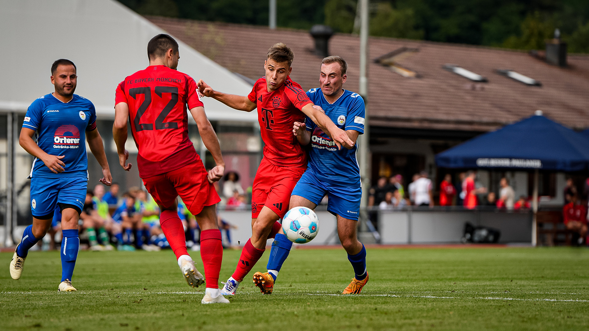 Jugada del partido amistoso FC Rottach-Egern vs. FC Bayern