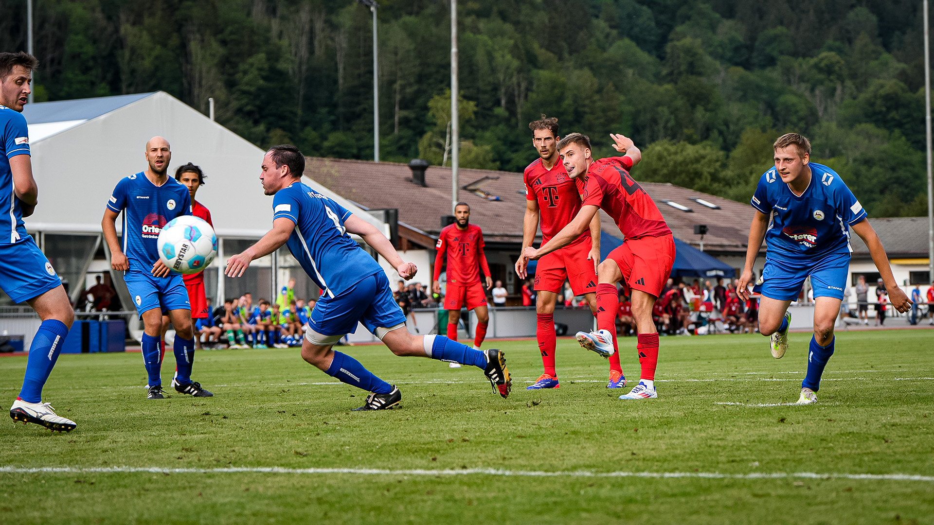 Jugada del partido amistoso FC Rottach-Egern vs. FC Bayern