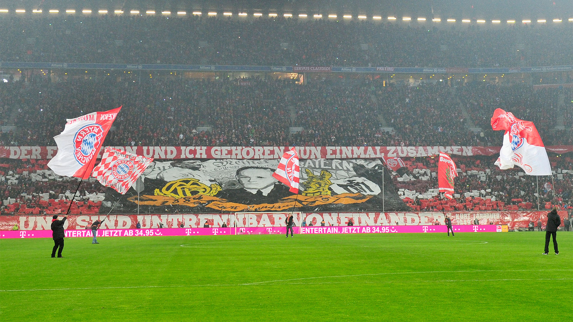 FC Bayern-Fans zeigen eine Choreographie zu Ehren Kurt Landauers bei einem Bundesliga-Spiel in der Allianz Arena