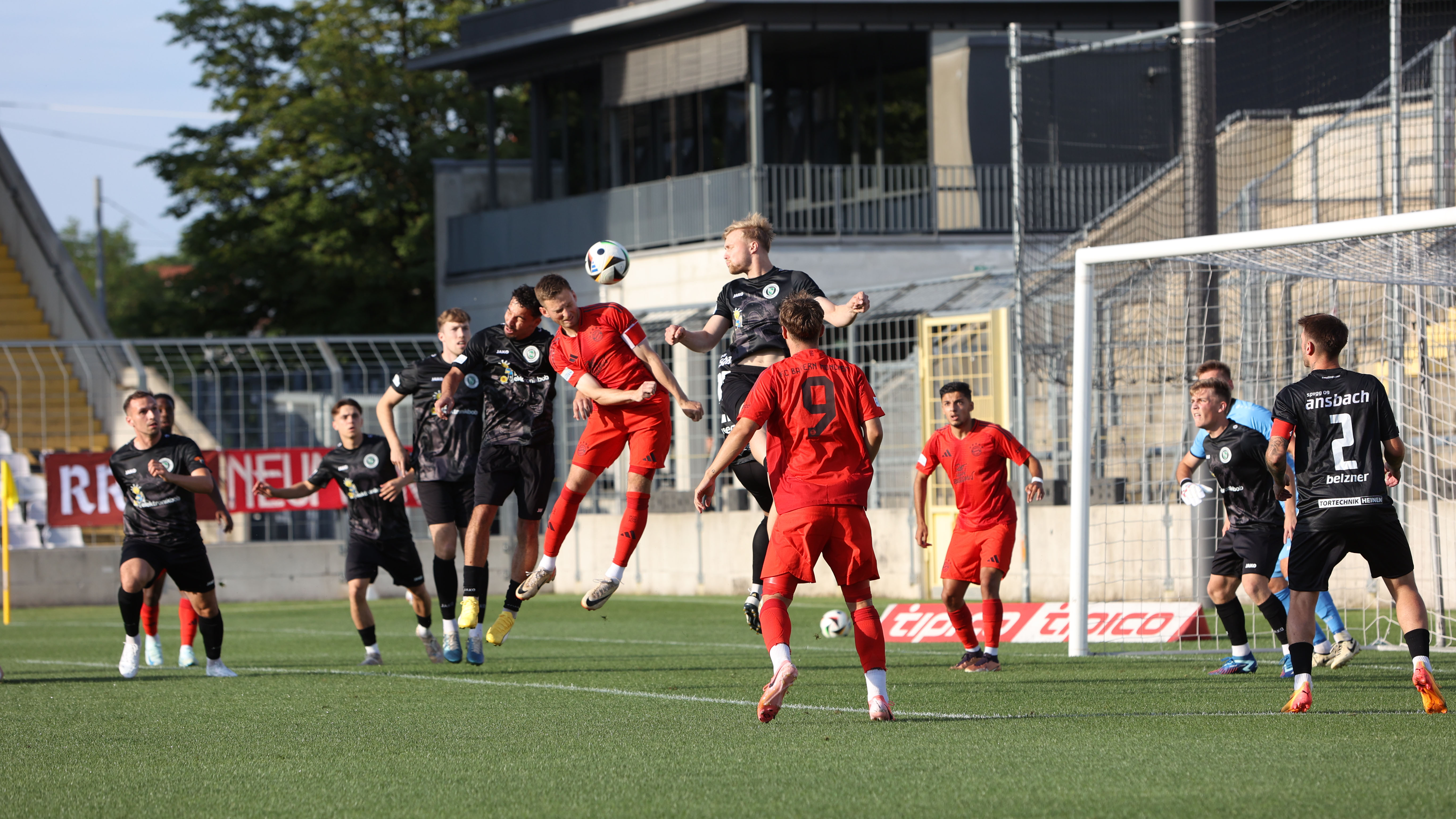 Timo Kern im Spiel gegen die Spielvereinigung Ansbach.