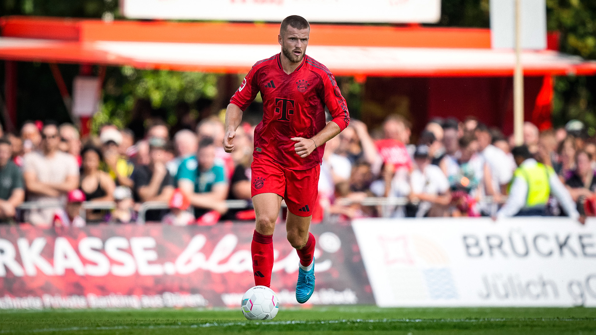 Scene from the friendly 1. FC Düren vs. FC Bayern