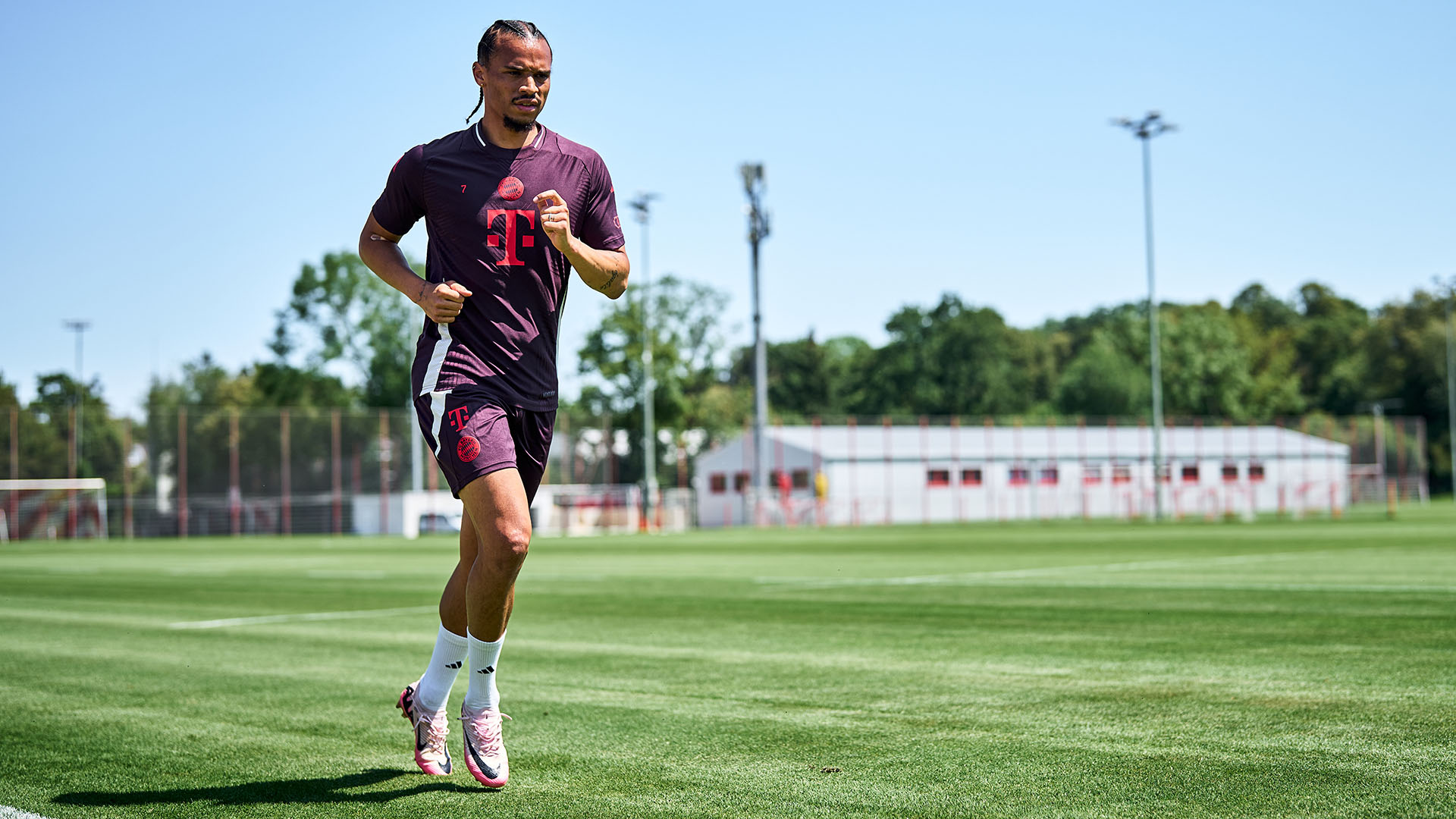 Leroy Sané se entrena en carrera con el FC Bayern