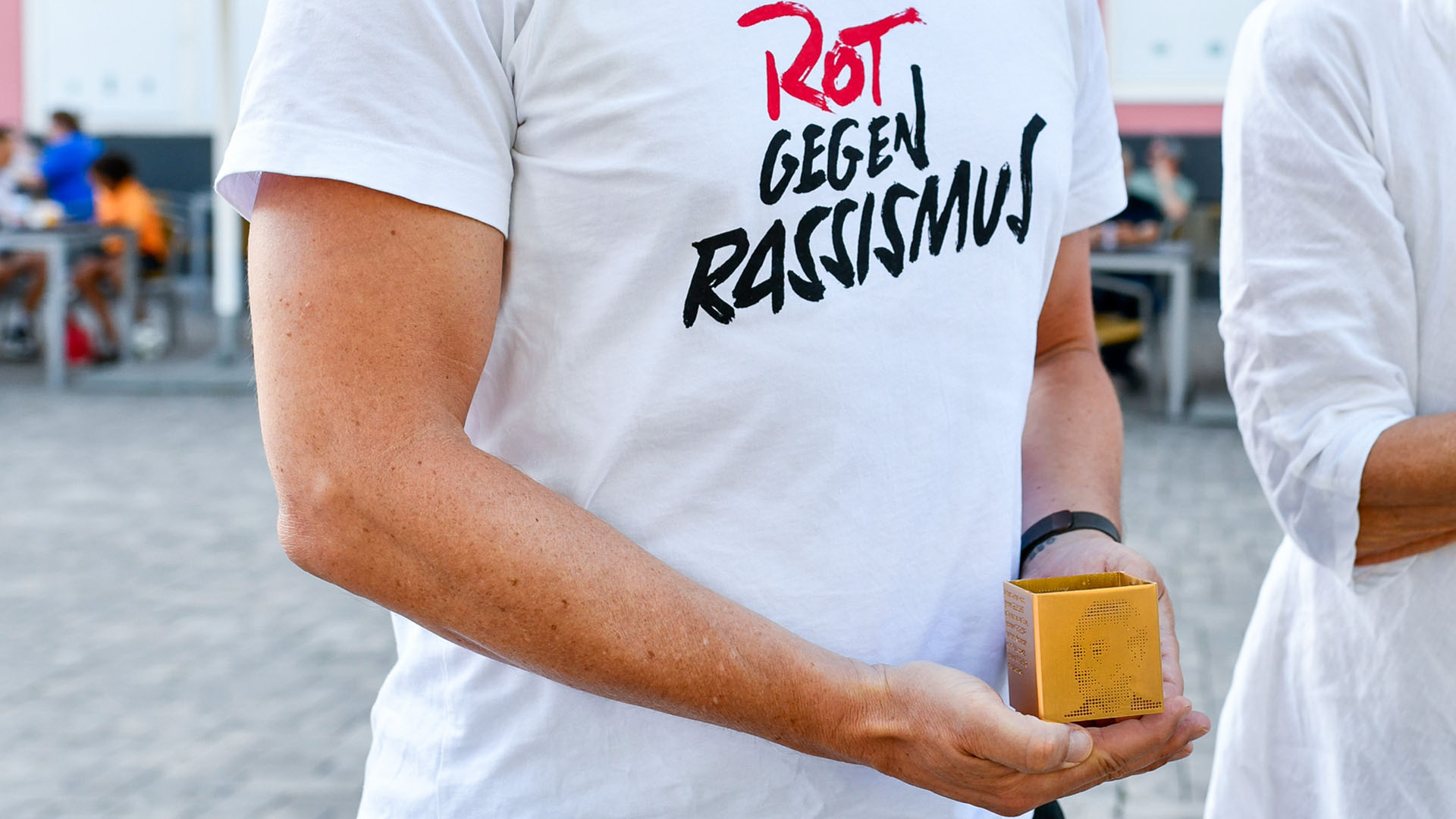 T-Shirt Rot gegen Rassismus