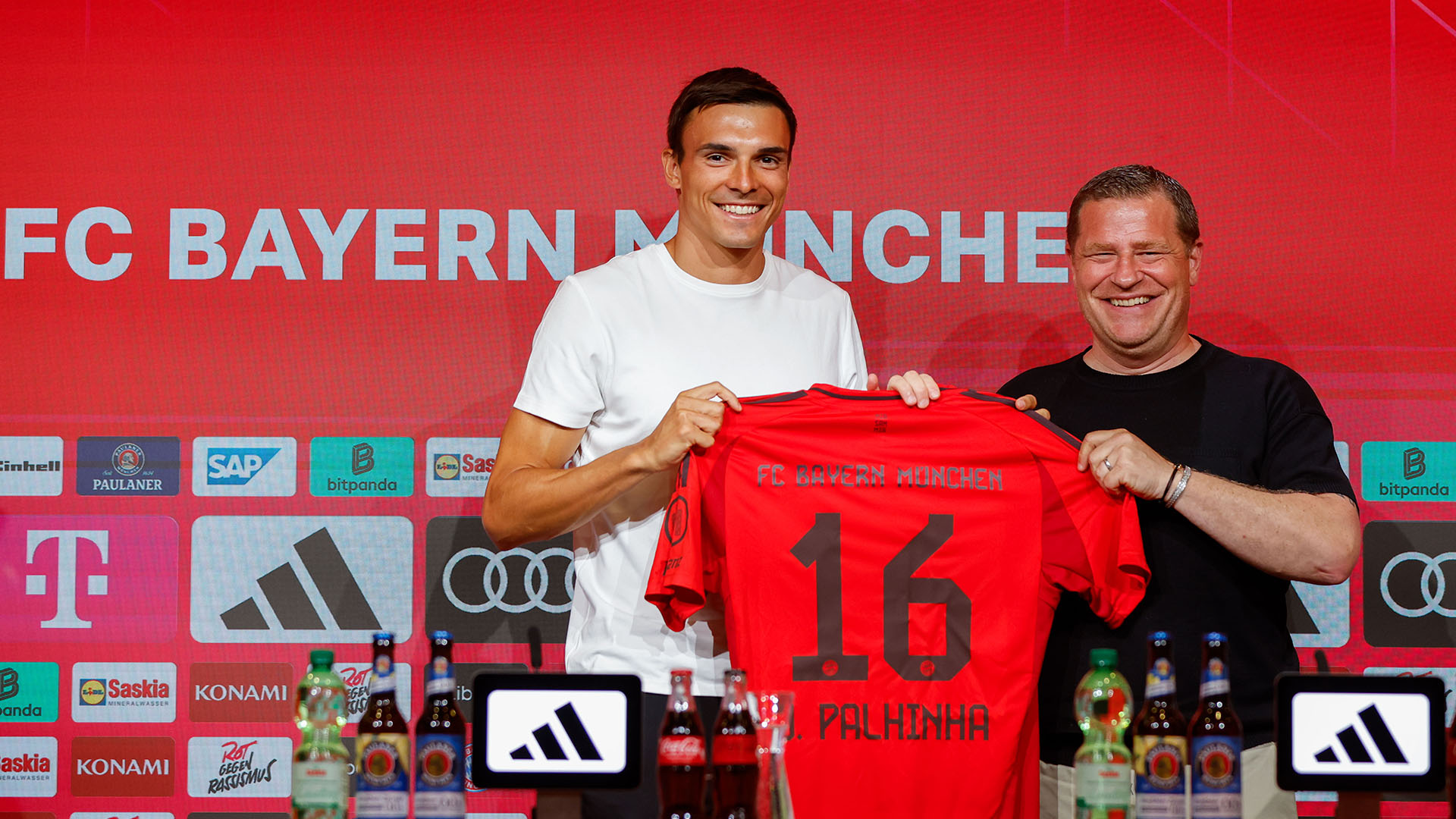 New signing Joao Palinha in an FC Bayern jersey