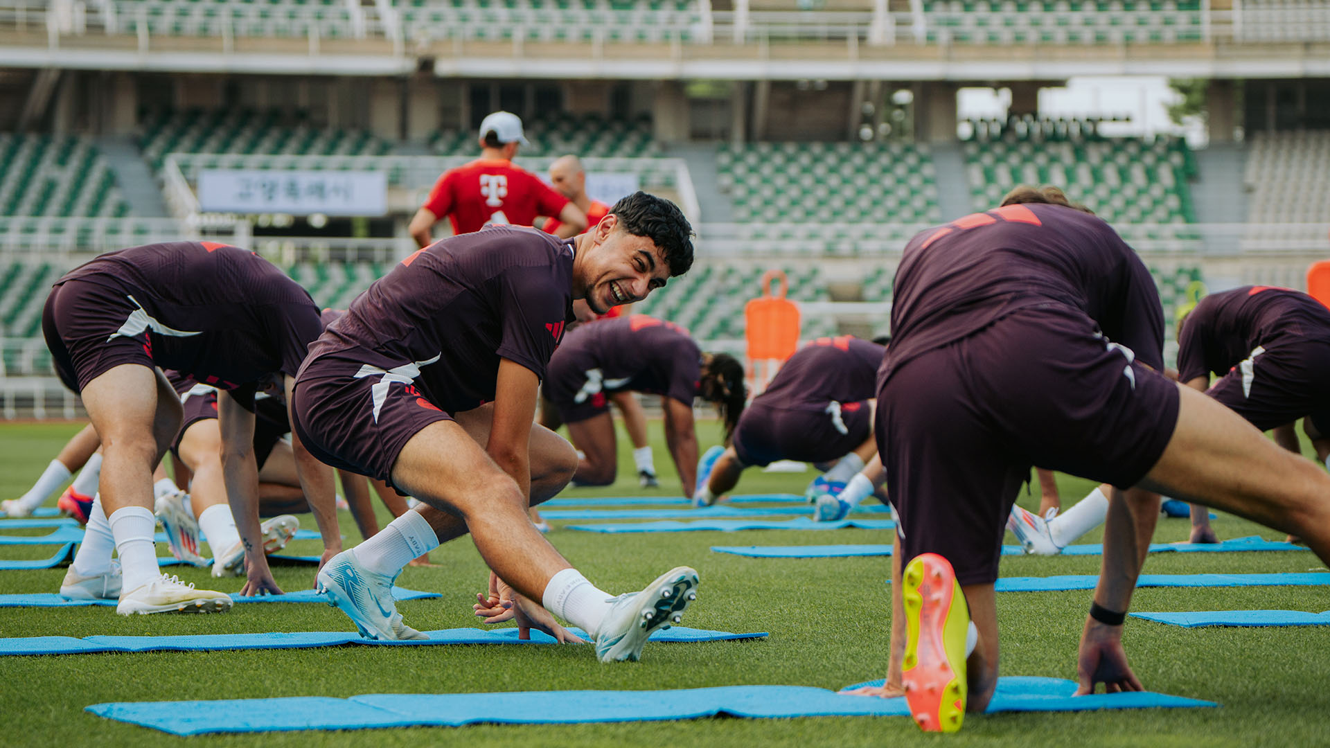 Aleksander Pavlovic and Leon Goretzka doing stretching exercises at the Goyang Stadium in Seoul.