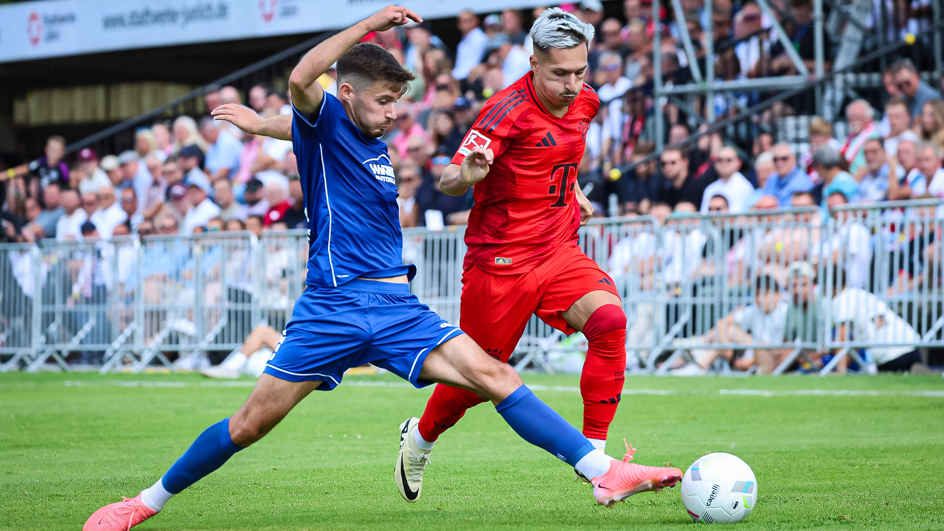 Bryan Zaragoza in FC Bayern's match against Düren