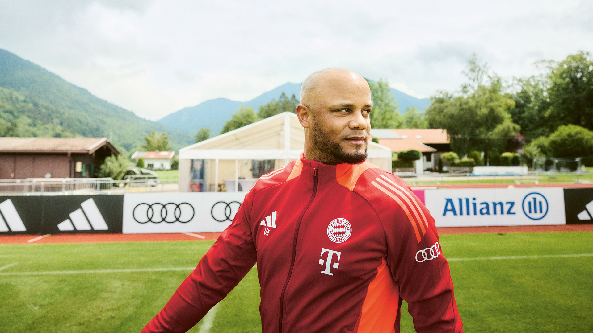 Vincent Kompany auf dem Trainingsplatz während des Trainingslagers des FC Bayern am Tegernsee