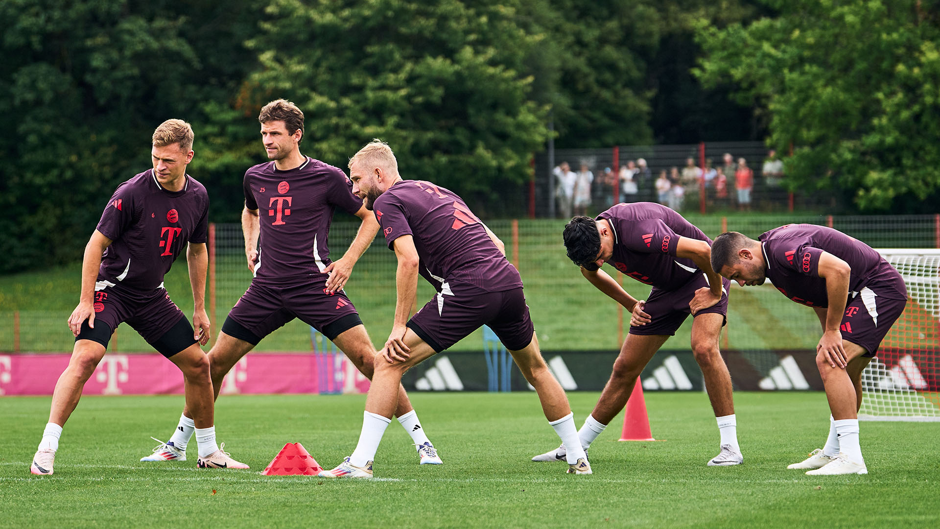 01-fcbayern-training-240808-mel