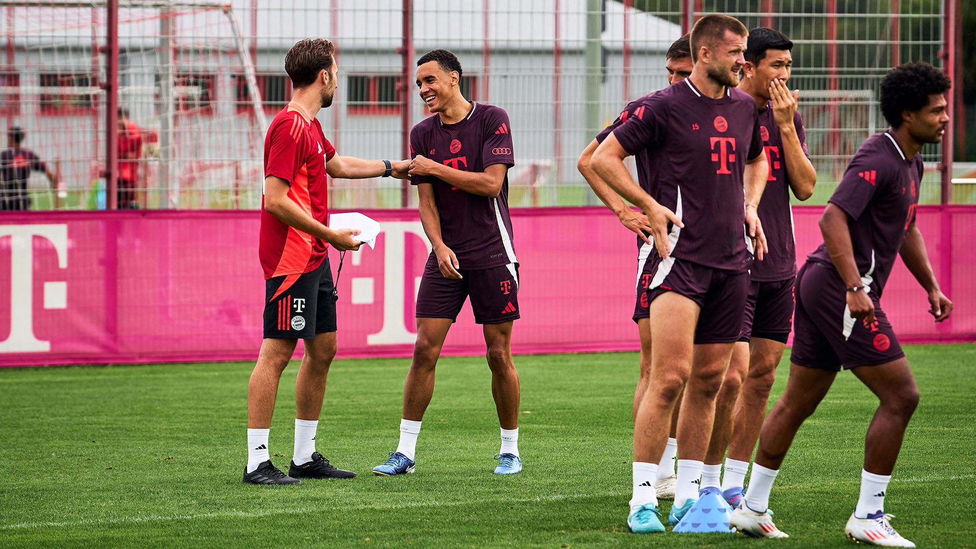 03-fcbayern-training-240808-mel