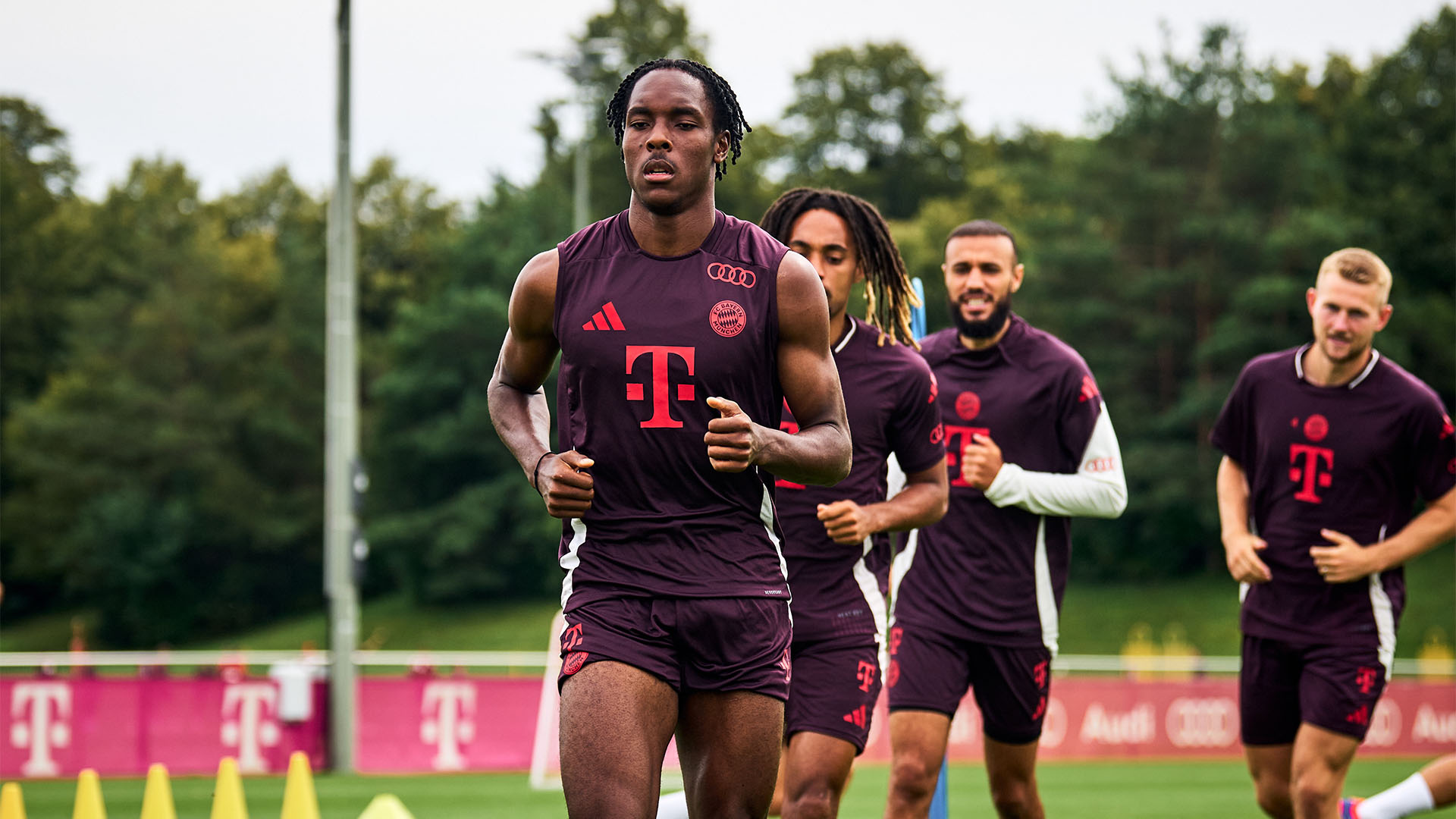 04-fcbayern-training-240808-mel