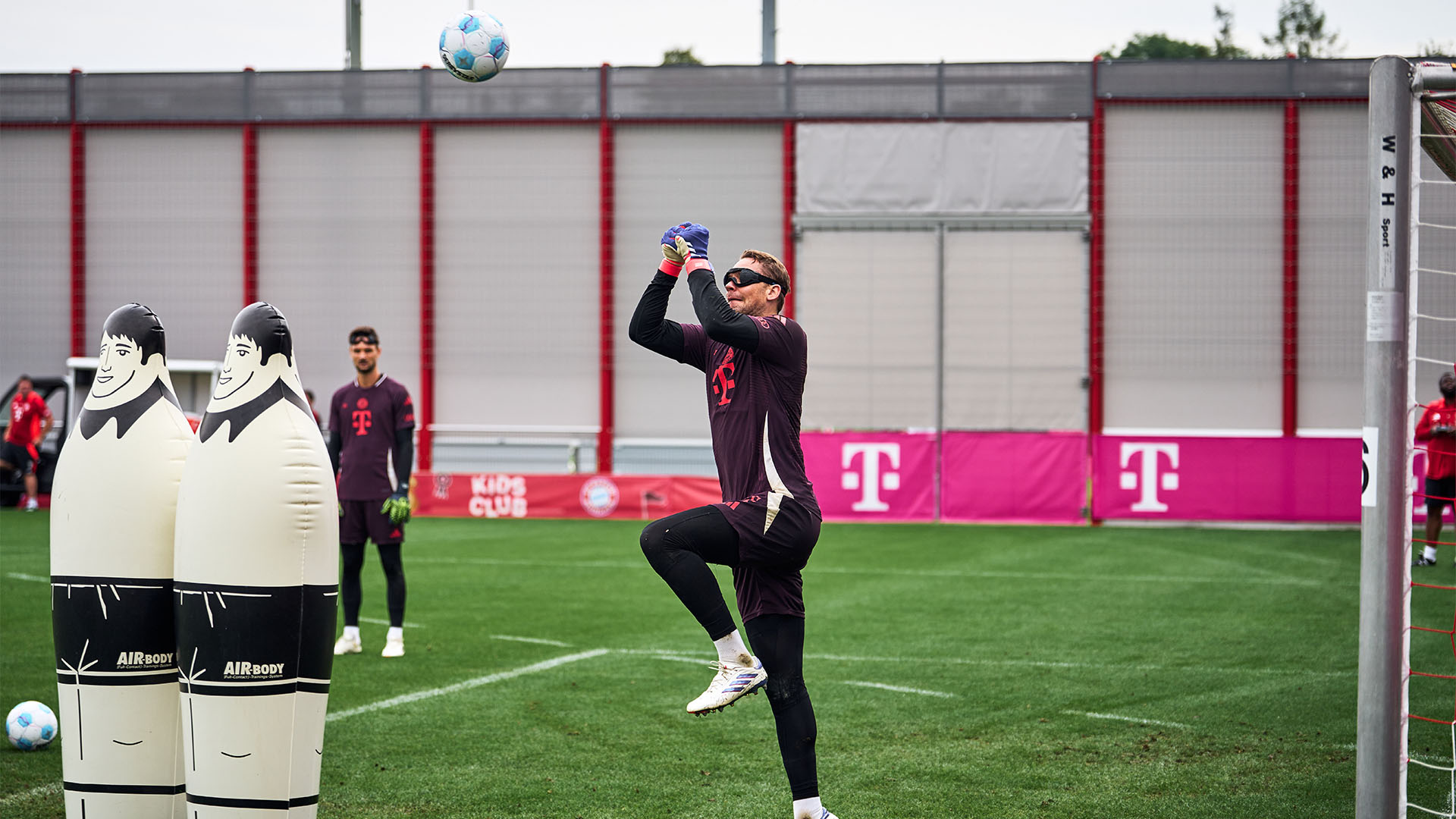 06-fcbayern-training-240808-mel