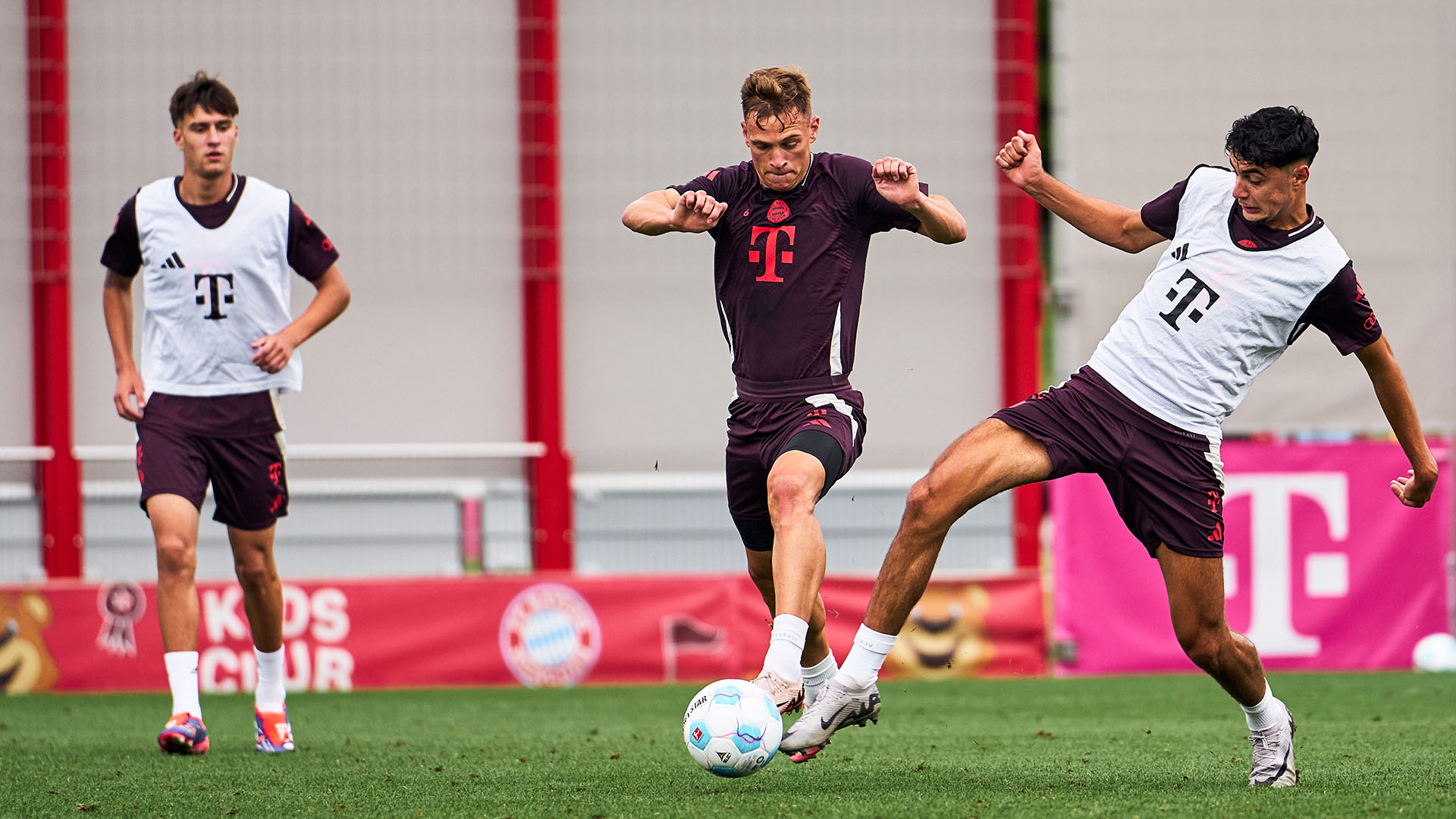 10-fcbayern-training-240808-mel