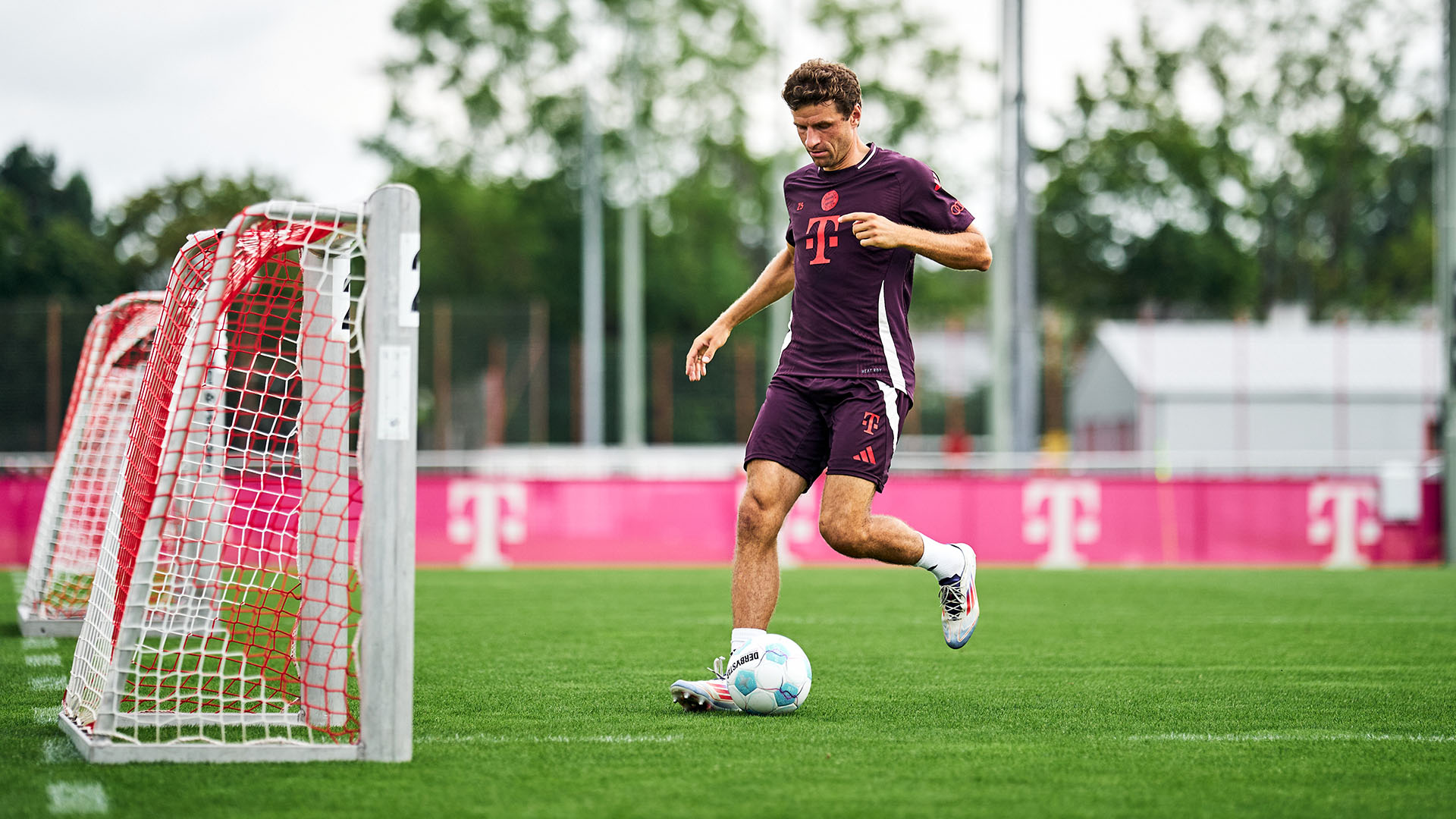 11-fcbayern-training-240808-mel