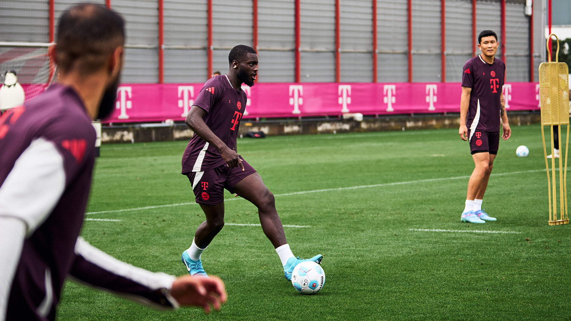 12-fcbayern-training-240808-mel