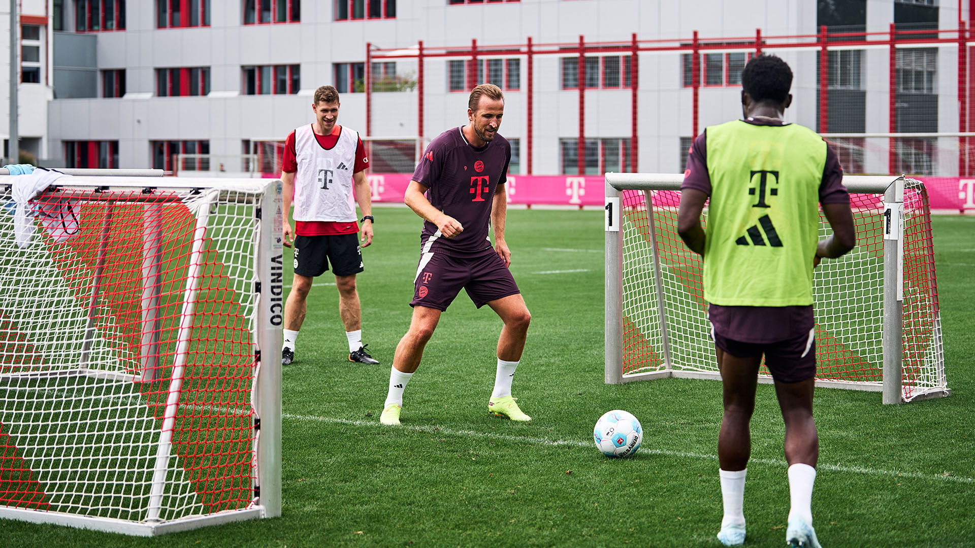 15-fcbayern-training-240808-mel