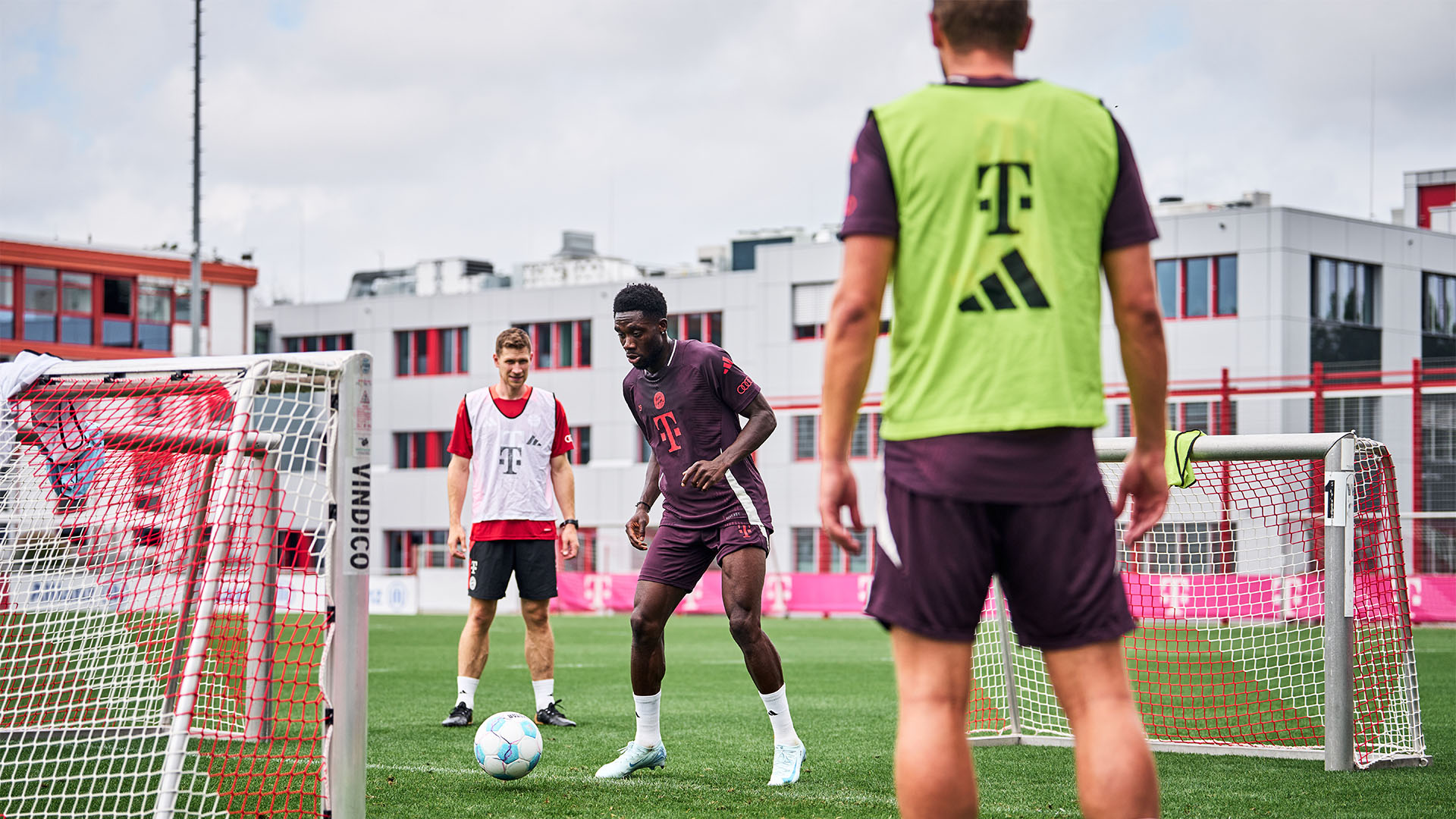 16-fcbayern-training-240808-mel