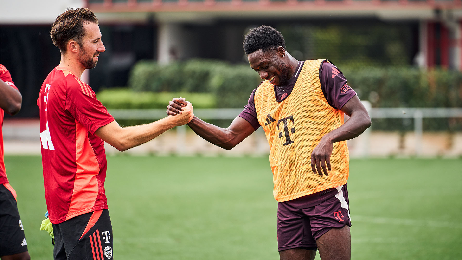 17-fcbayern-training-240808-mel