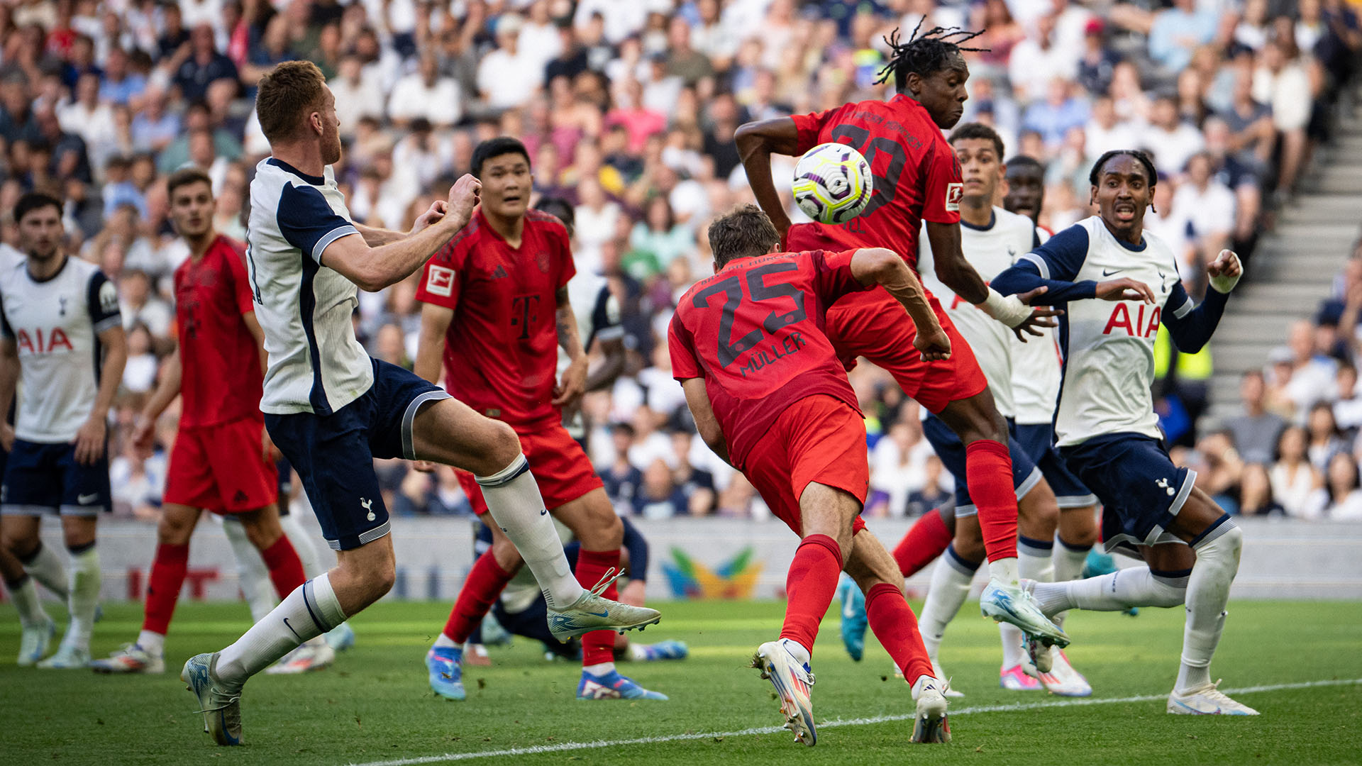 Spielszene aus dem Testspiel Tottenham Hotspur - FC Bayern