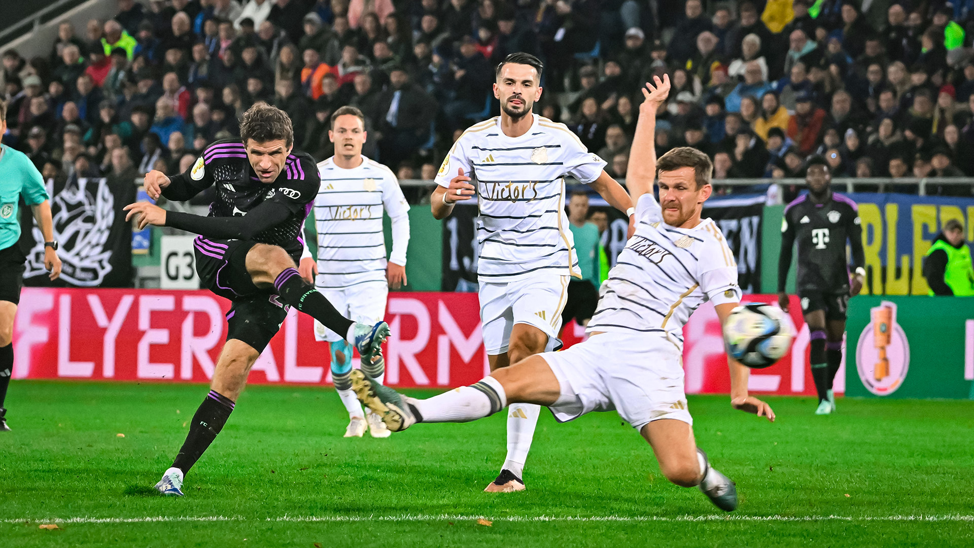 Thomas Müller scored his 34th goal in the DFB Cup in the away game at 1. FC Saarbrücken.