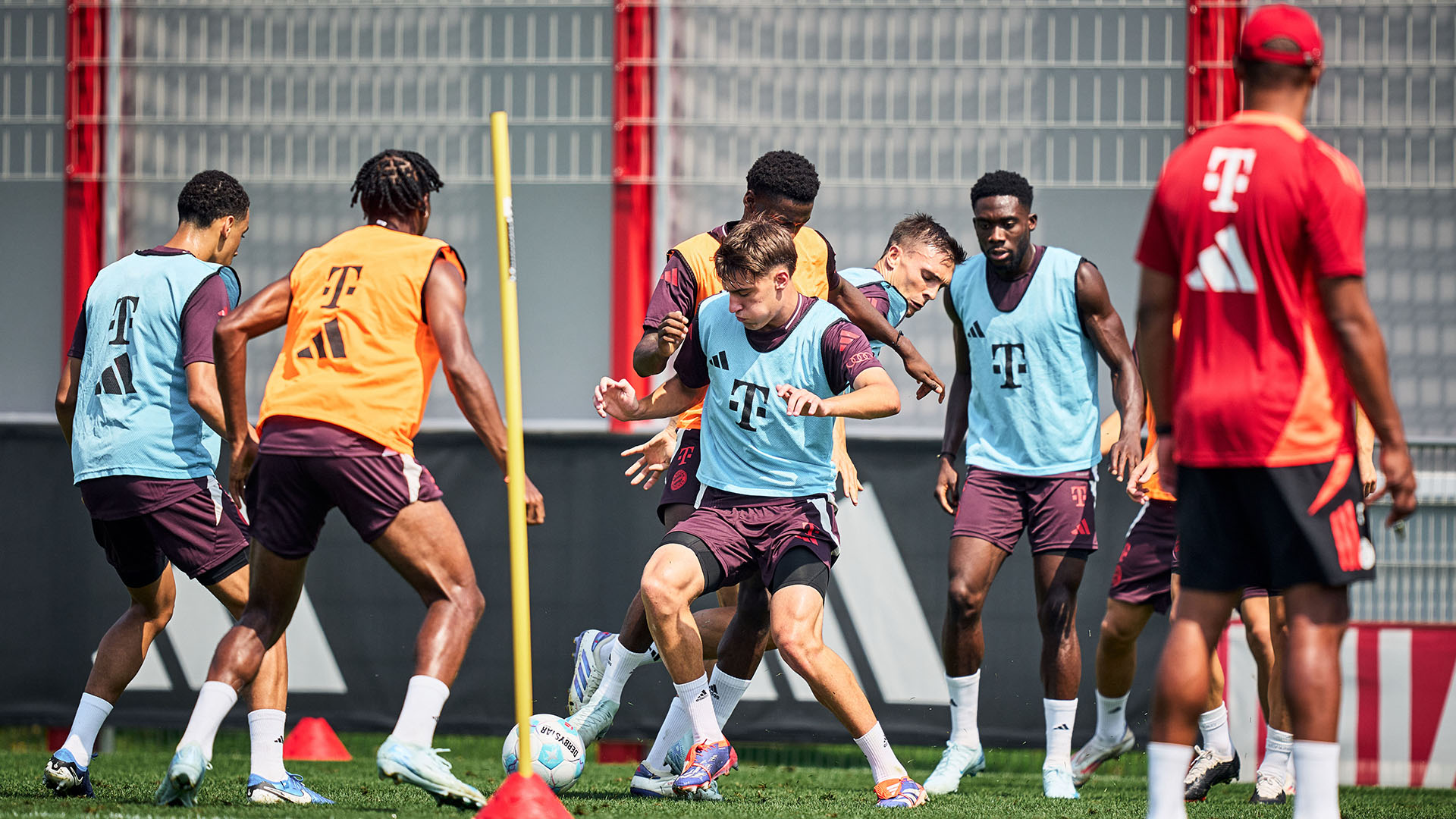 03-fcbayern-training-240812