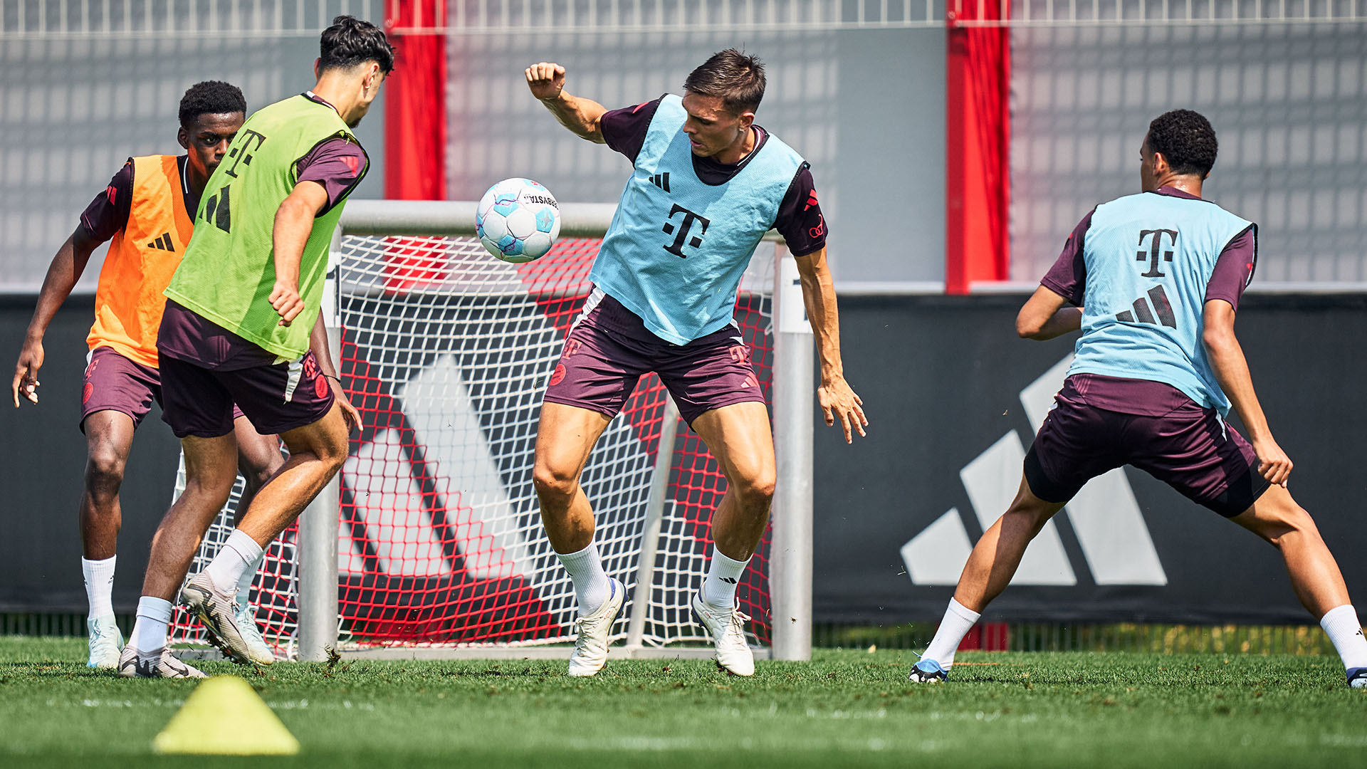 11-fcbayern-training-240812