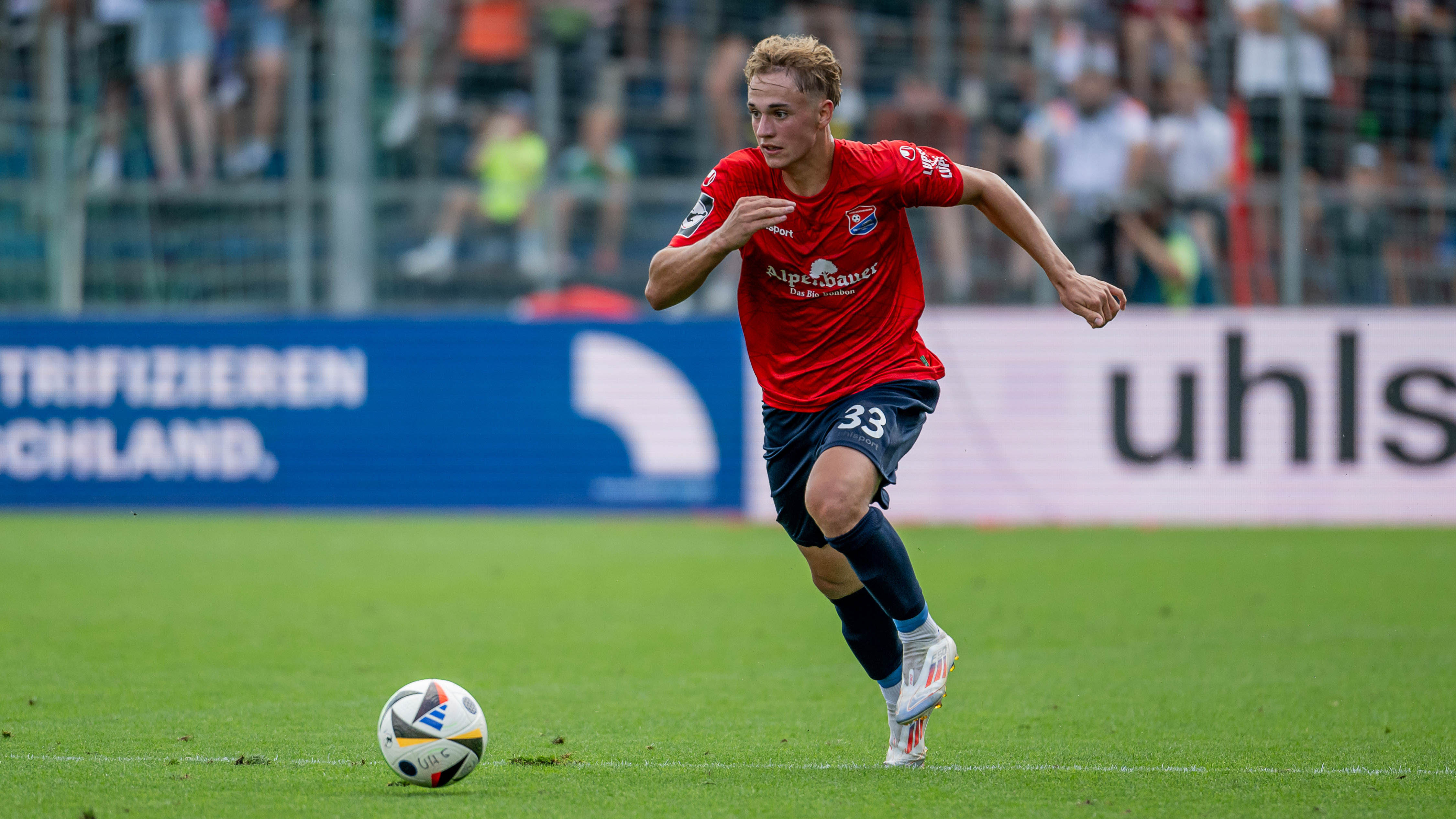 Maximilian Hennig von SpVgg Unterhaching und Leihspieler von FC Bayern München