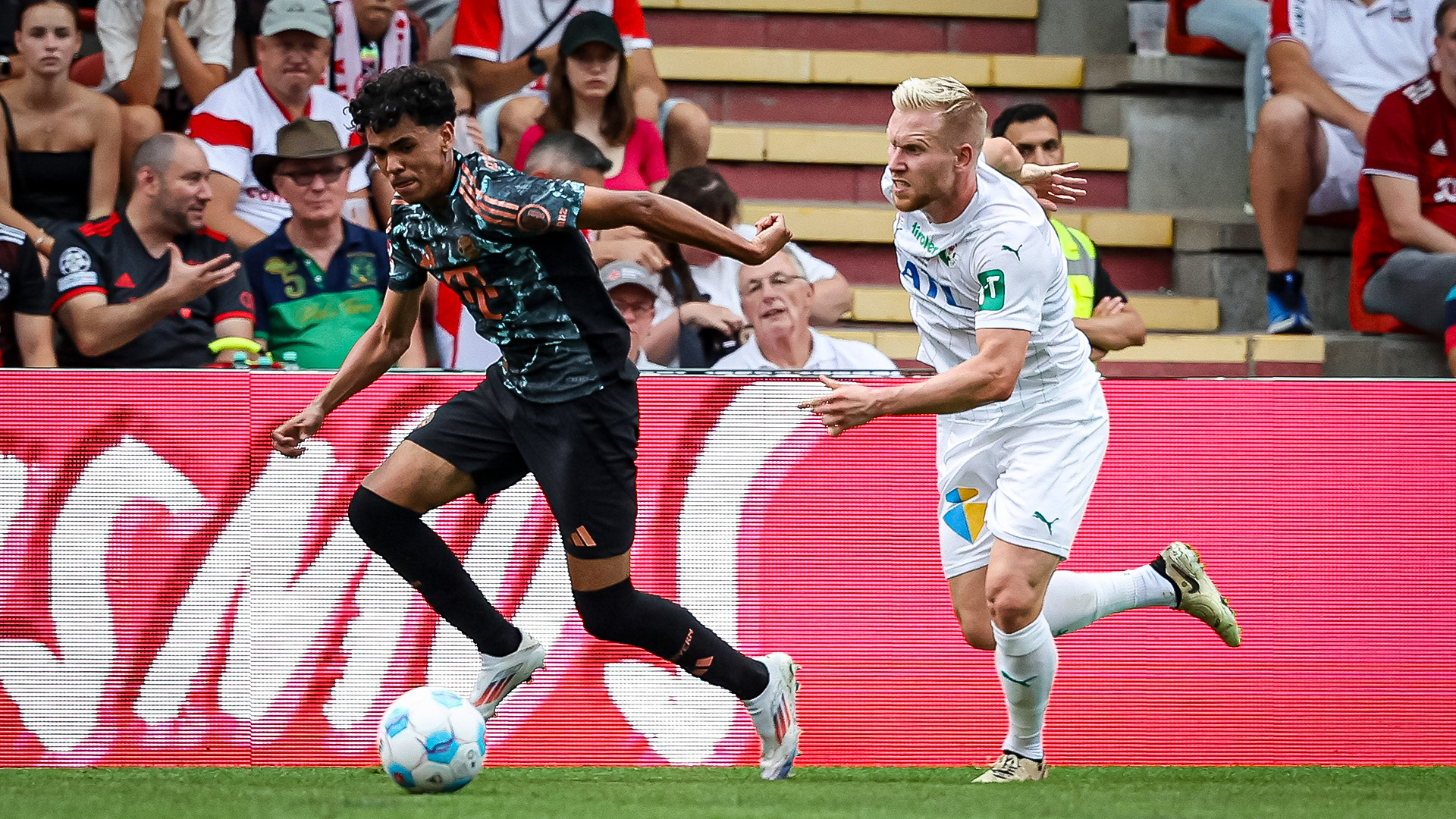 Jugada partido amistoso FC Bayern - WSG Tirol