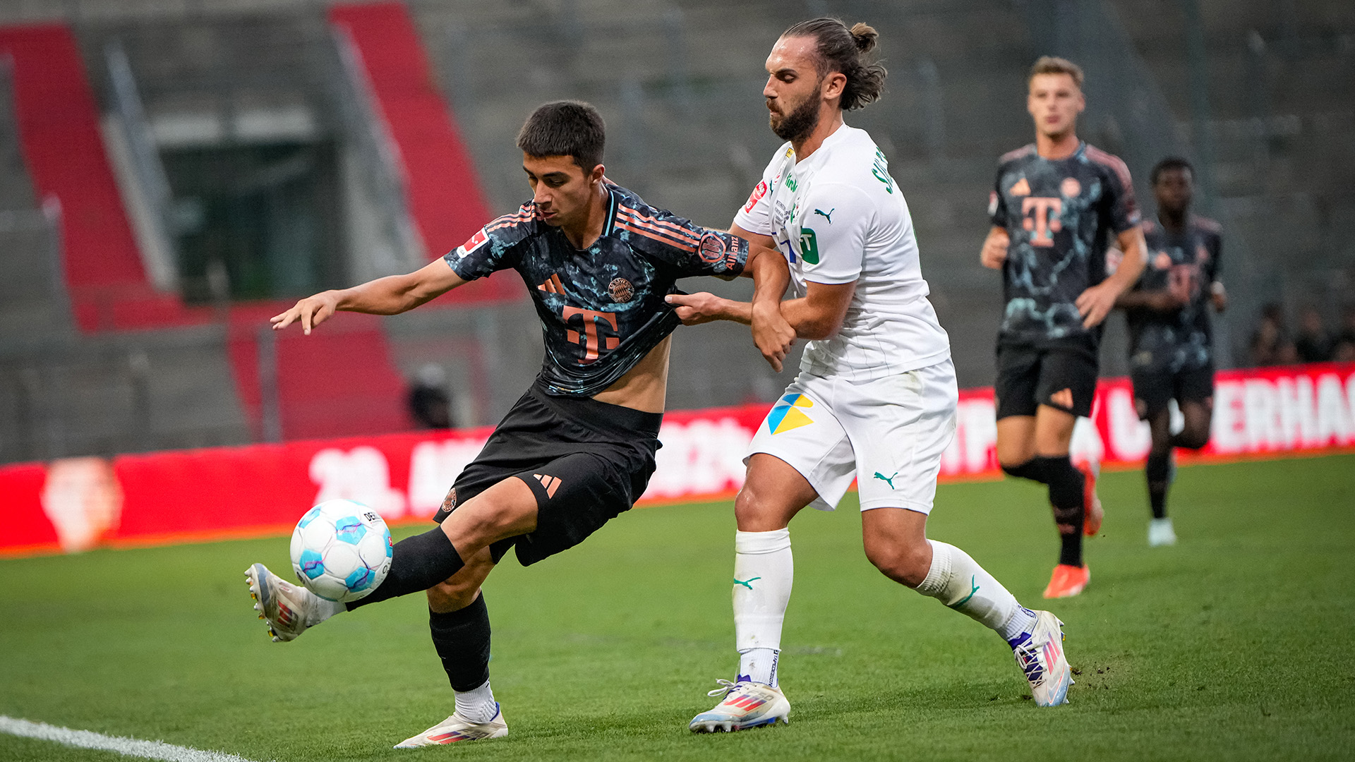 Jugada partido amistoso FC Bayern - WSG Tirol