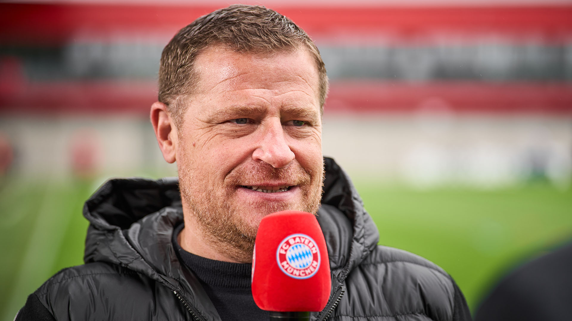 Max Eberl im Interview vor Anpfiff des Testspiels des FC Bayern gegen den Grasshopper Club Zürich