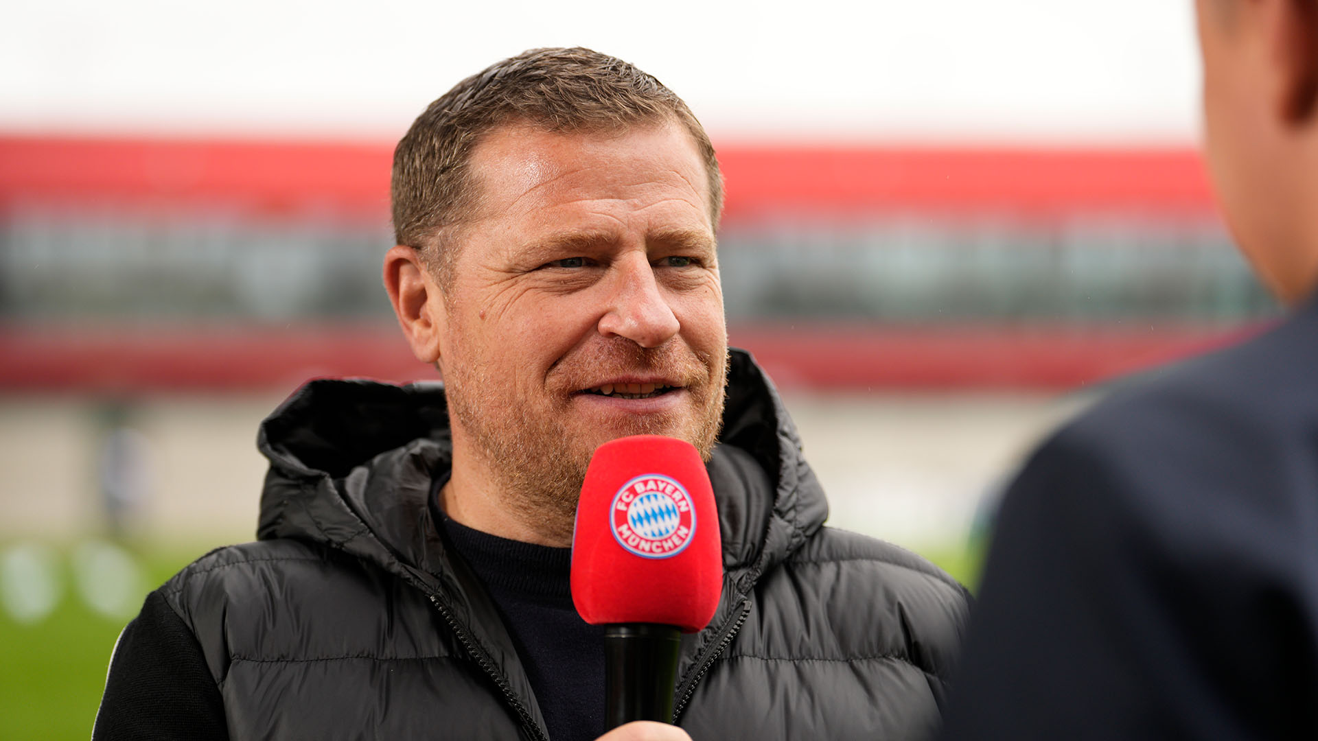 Max Eberl im Interview beim Testspiel FC Bayern gegen Grasshopper Club Zürich