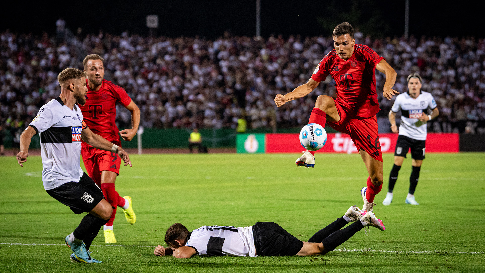 Bayern want to back up their DFB Cup first-round victory at Ulm with another win in their first Bundesliga match of the season.