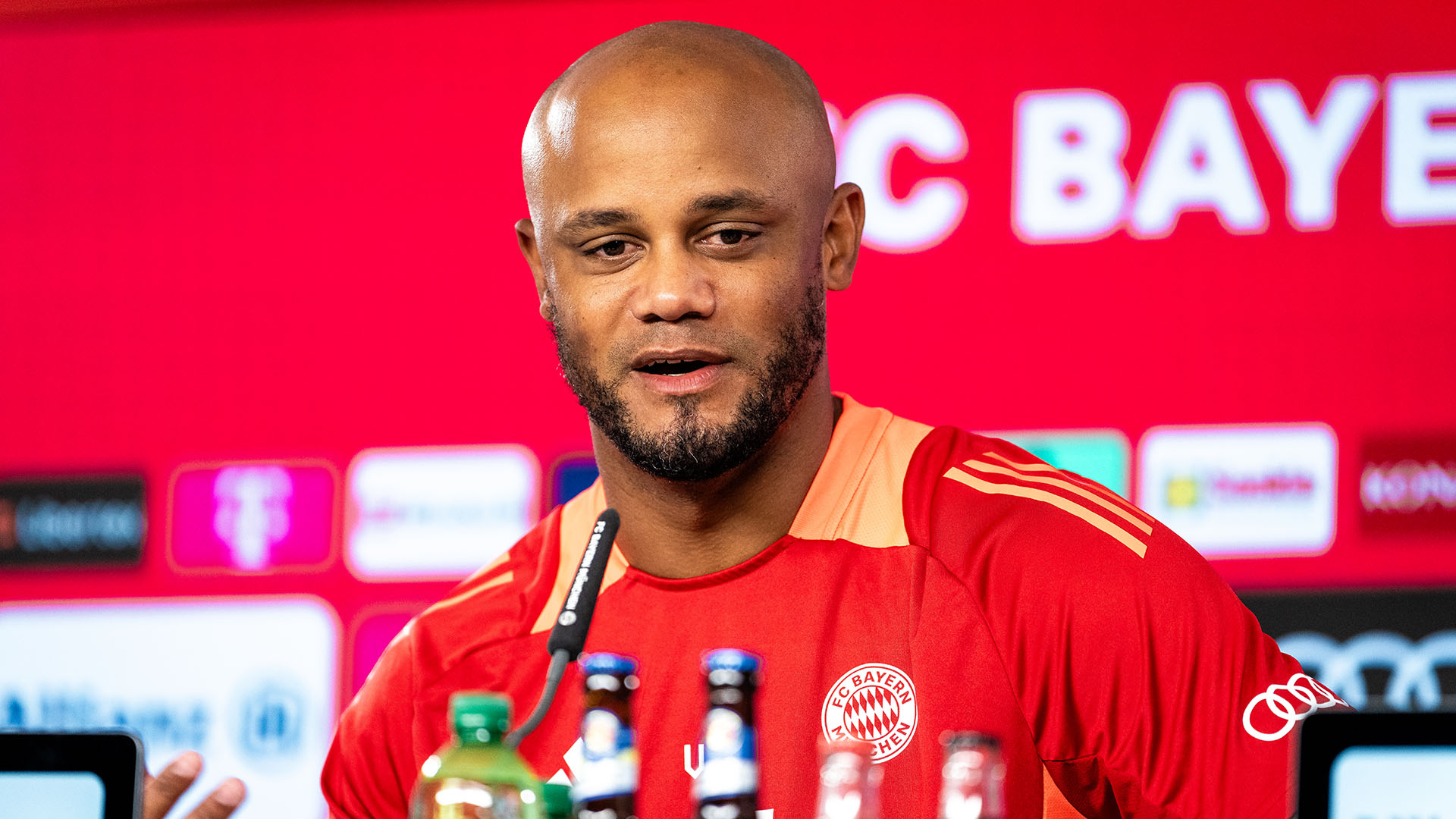 FC Bayern-Trainer Vincent Kompany im Training