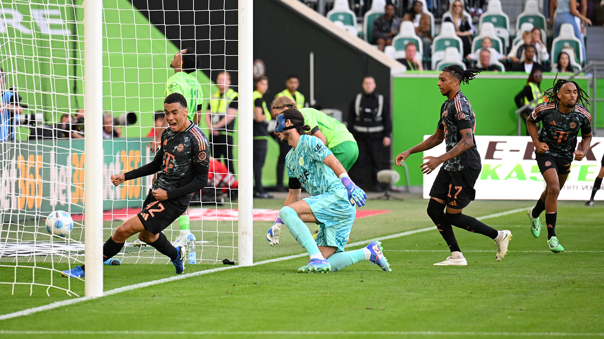 Jugada partido Bundesliga VfL Wolfsburg vs. FC Bayern