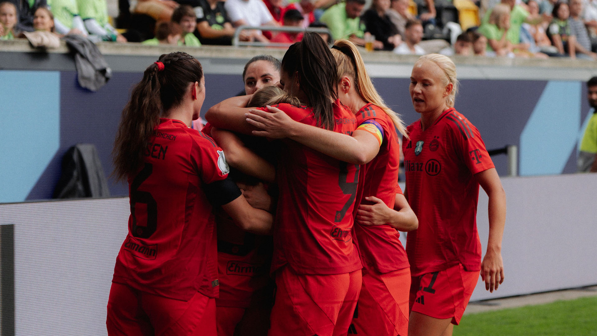 FC Bayern congratulates Women on winning Supercup